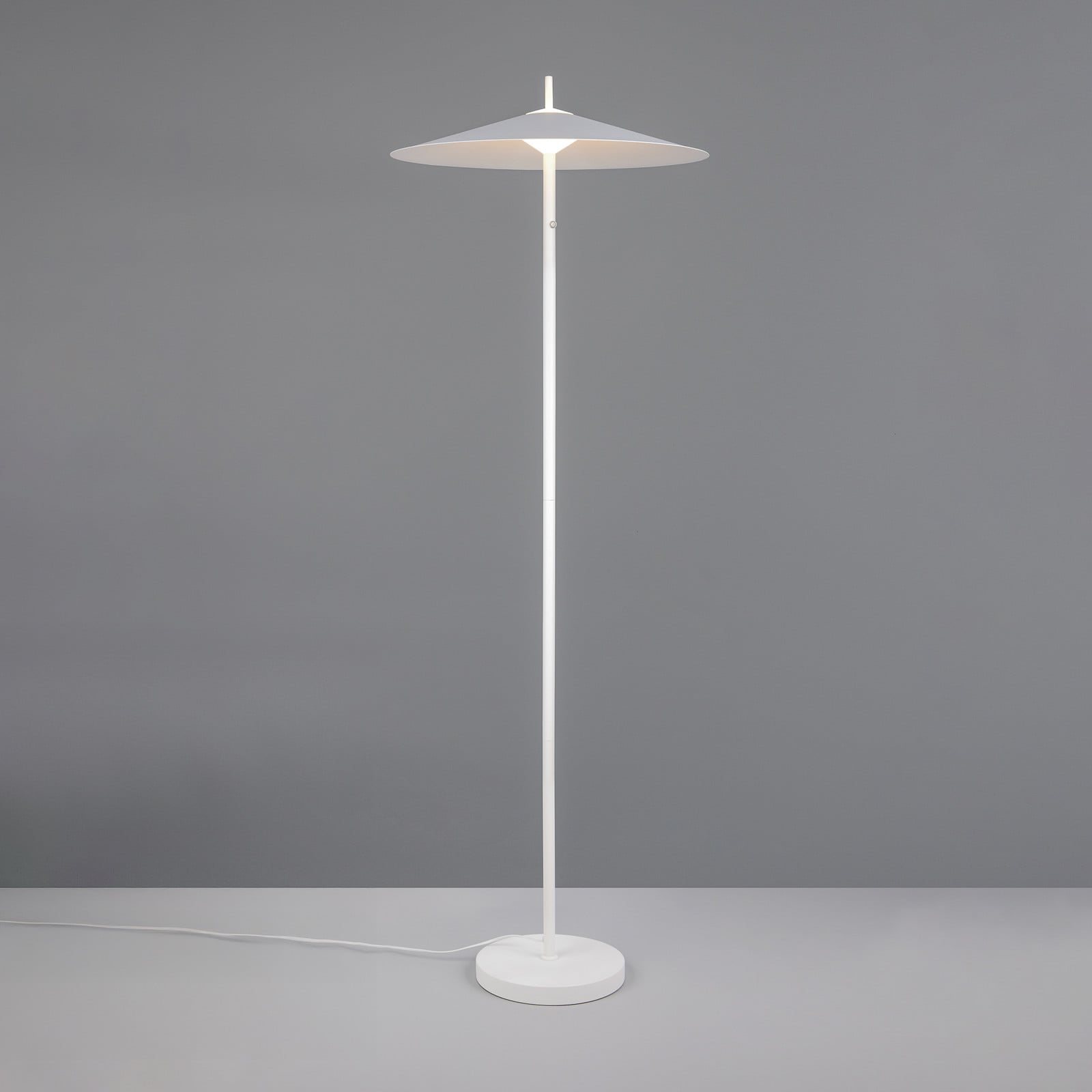 Trio Lighting LED стояща лампа „Амало“, матово бяло, височина 145 см, метал, CCT