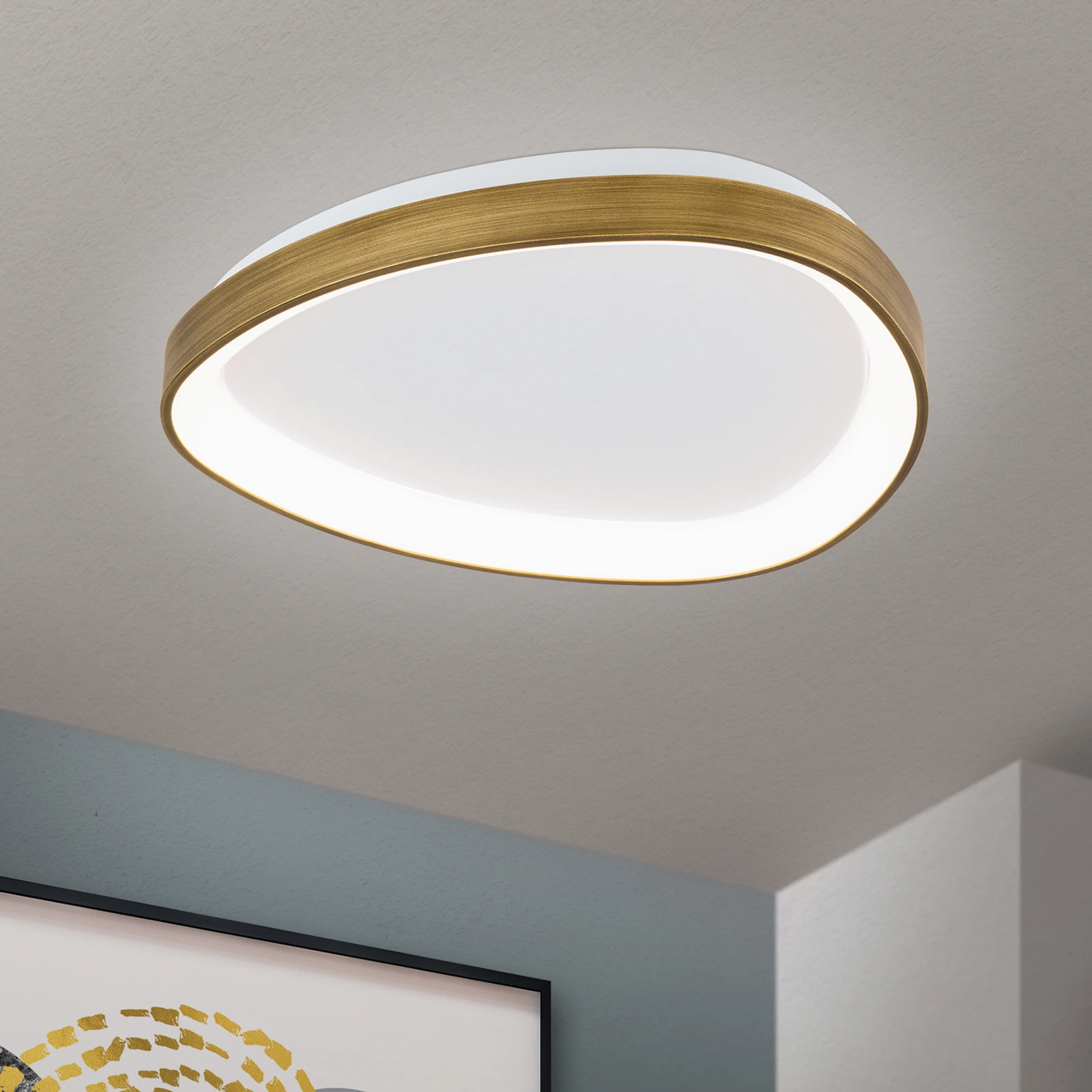 LED-Deckenlampe Charlie, Ø 45 cm, opalweiß, altmessingfarben