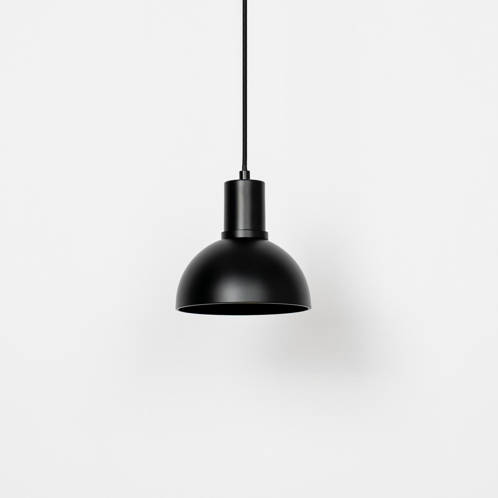 Lucande Mostrid závesná lampa, čierna, 1-plameňová