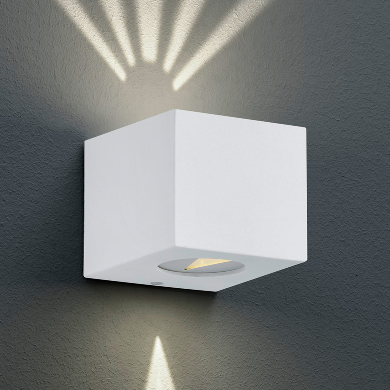Kantig LED-utomhusvägglampa Cordoba, vit