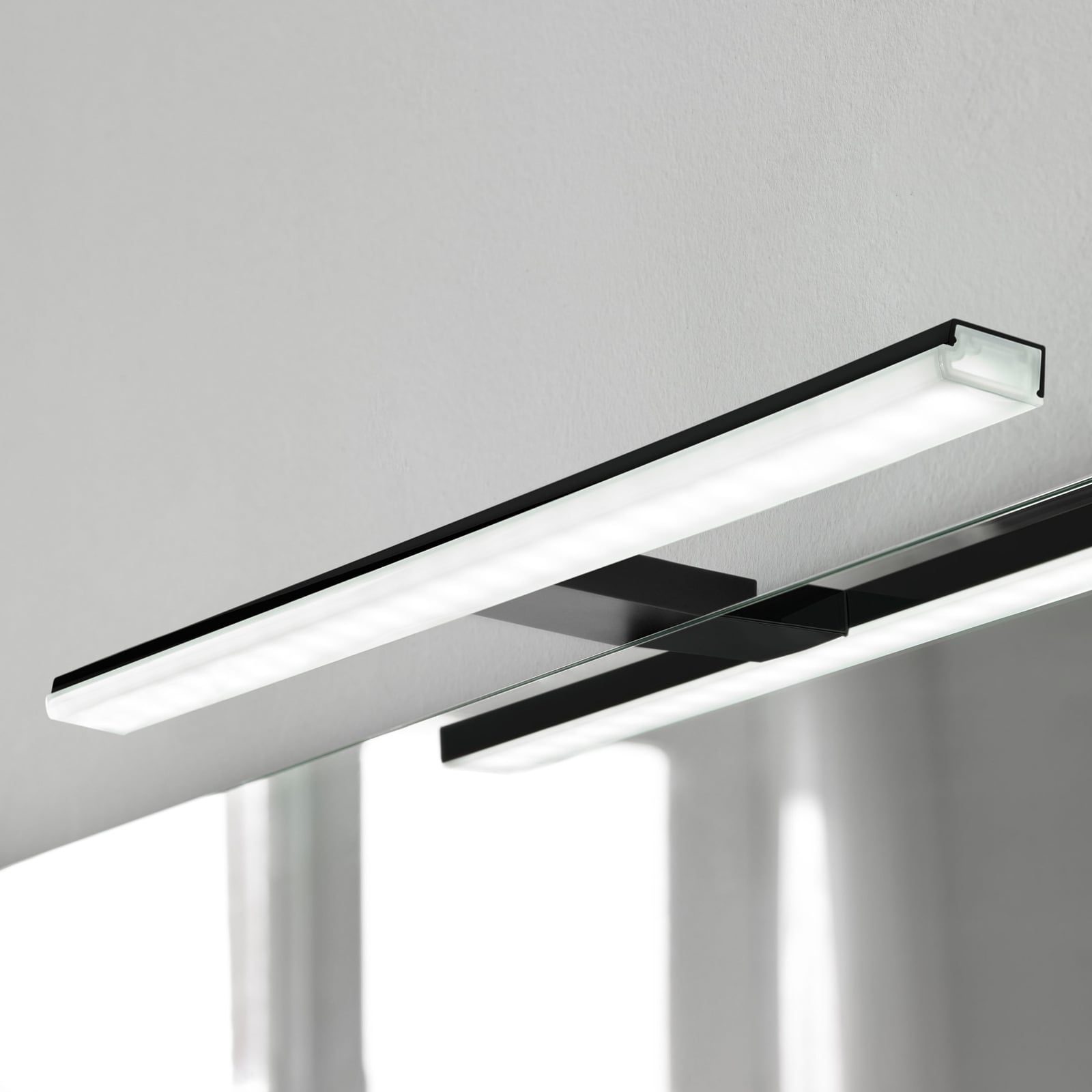 Lámpara de espejo LED Pandora, negro mate