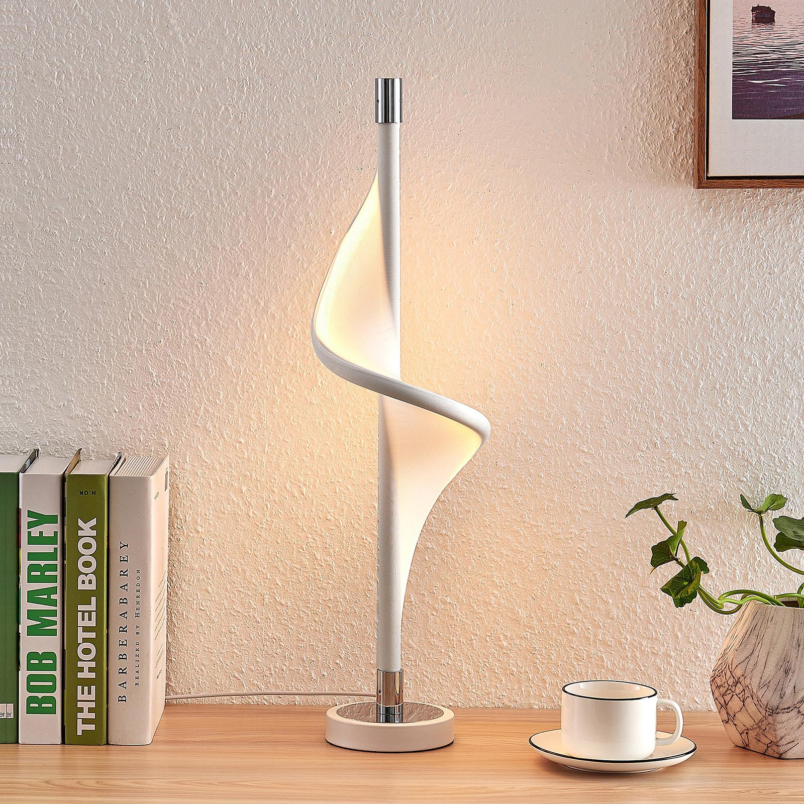 Lucande Edano lámpara de mesa LED en forma girada
