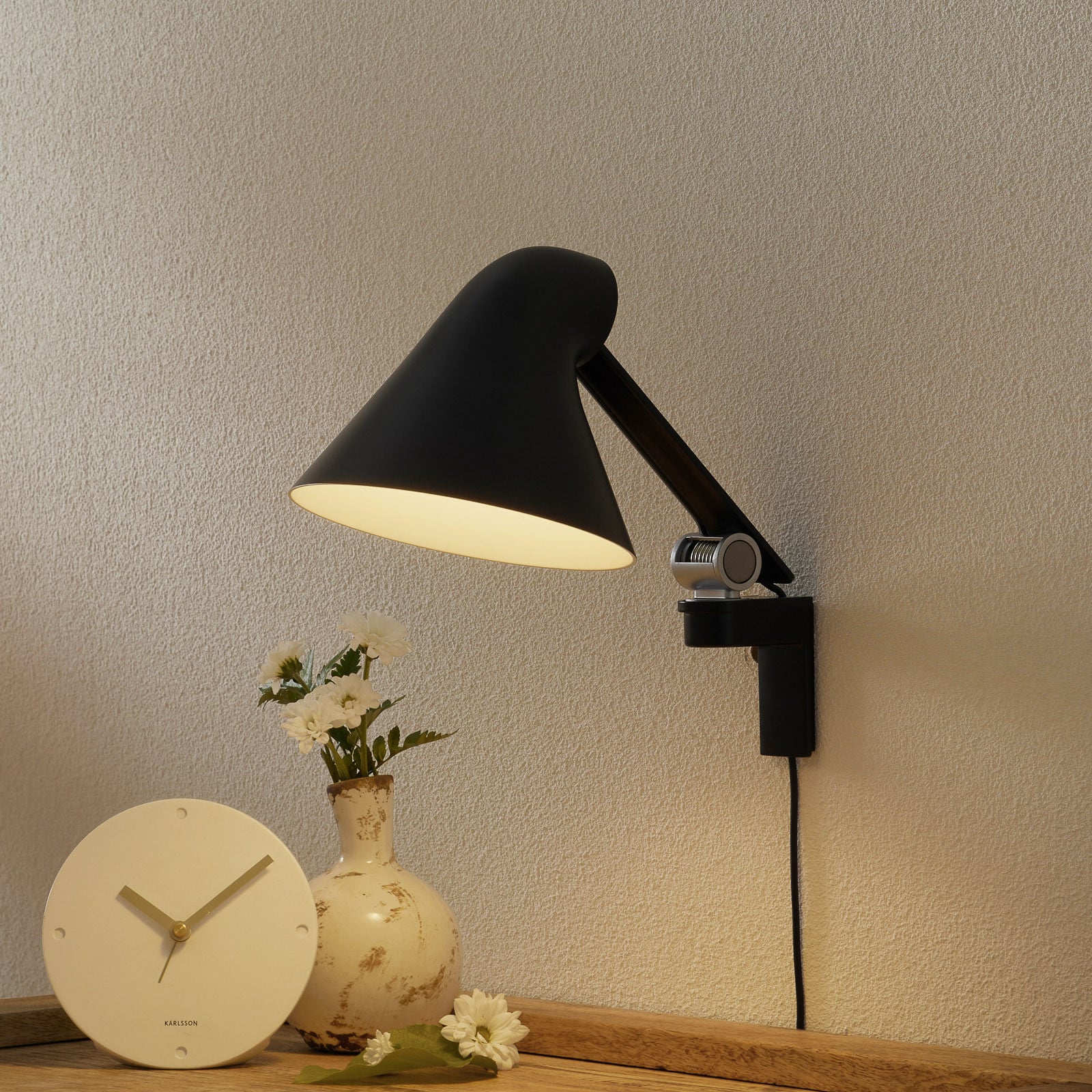 NJP Væglampe Kort Arm Sort Louis Poulsen - Stue - Design - Metal