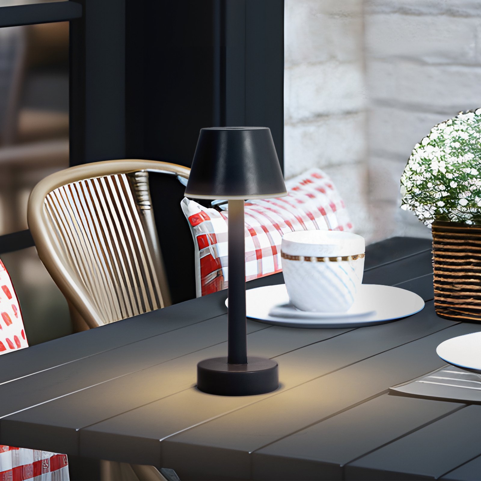 Lindby LED oppladbar lampe Gaja, svart, USB, IP44, RGBW, dimbar.