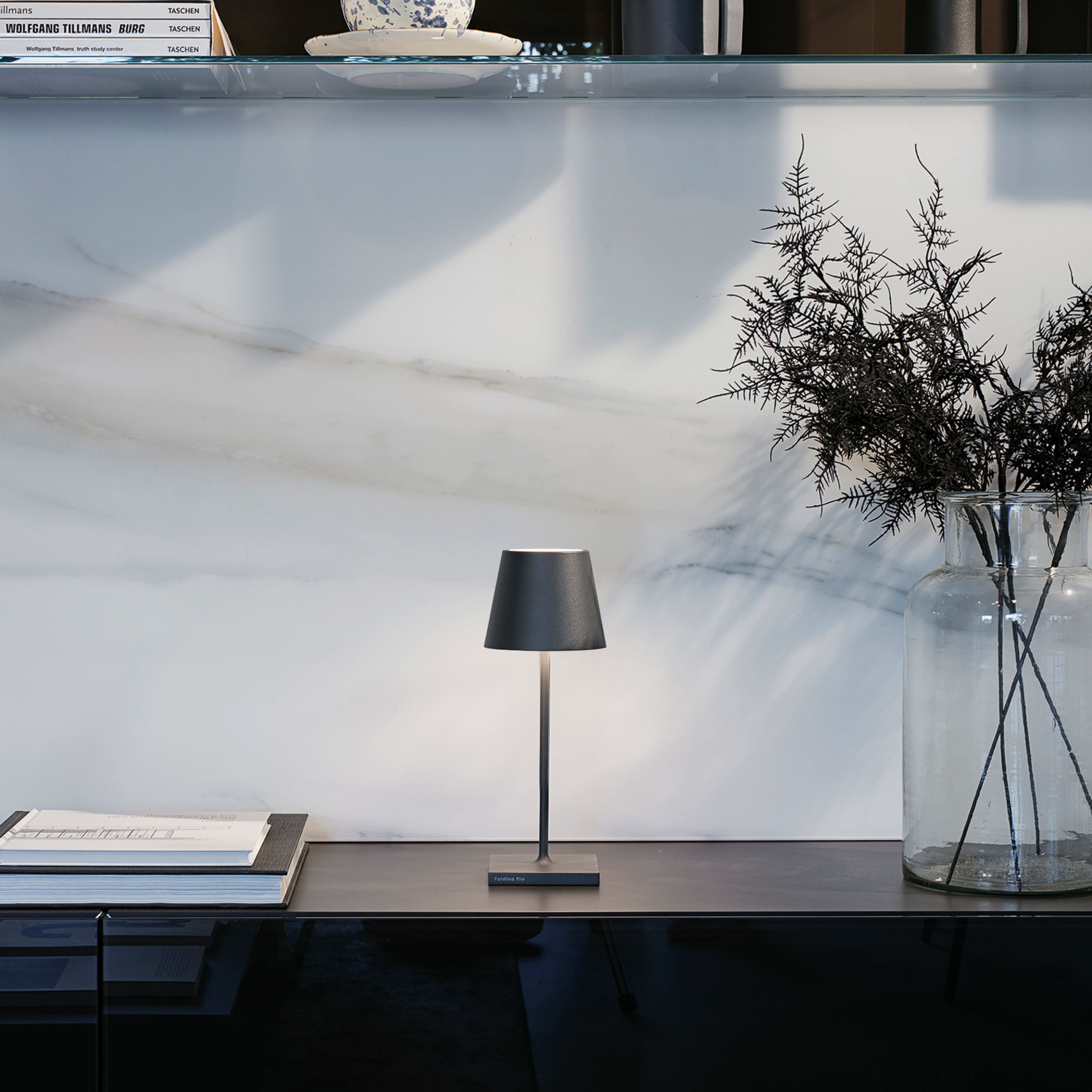 Zafferano Poldina mini Akku-Tischlampe IP65 grau
