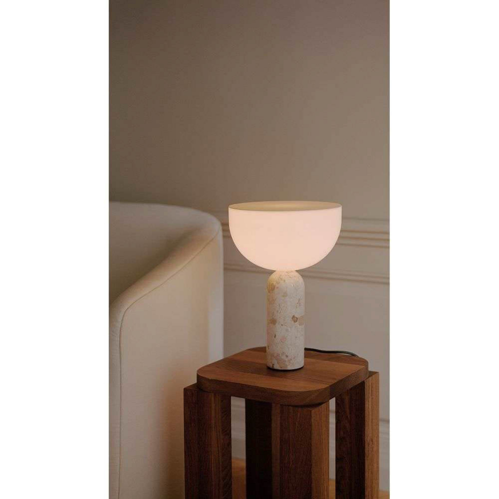 NEW WORKS bordslampa Kizu Small, beige, marmor, E14