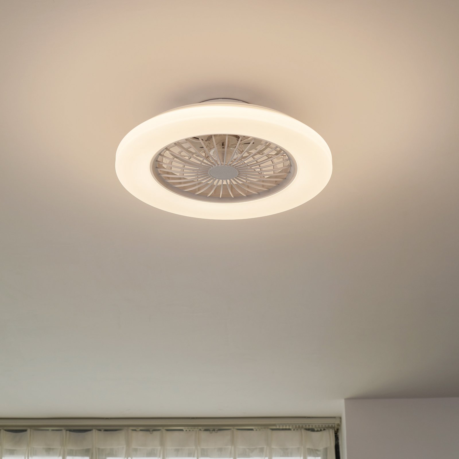 Lindby LED mennyezeti ventilátor Vedin, DC, csendes, Ø 49 cm, CCT