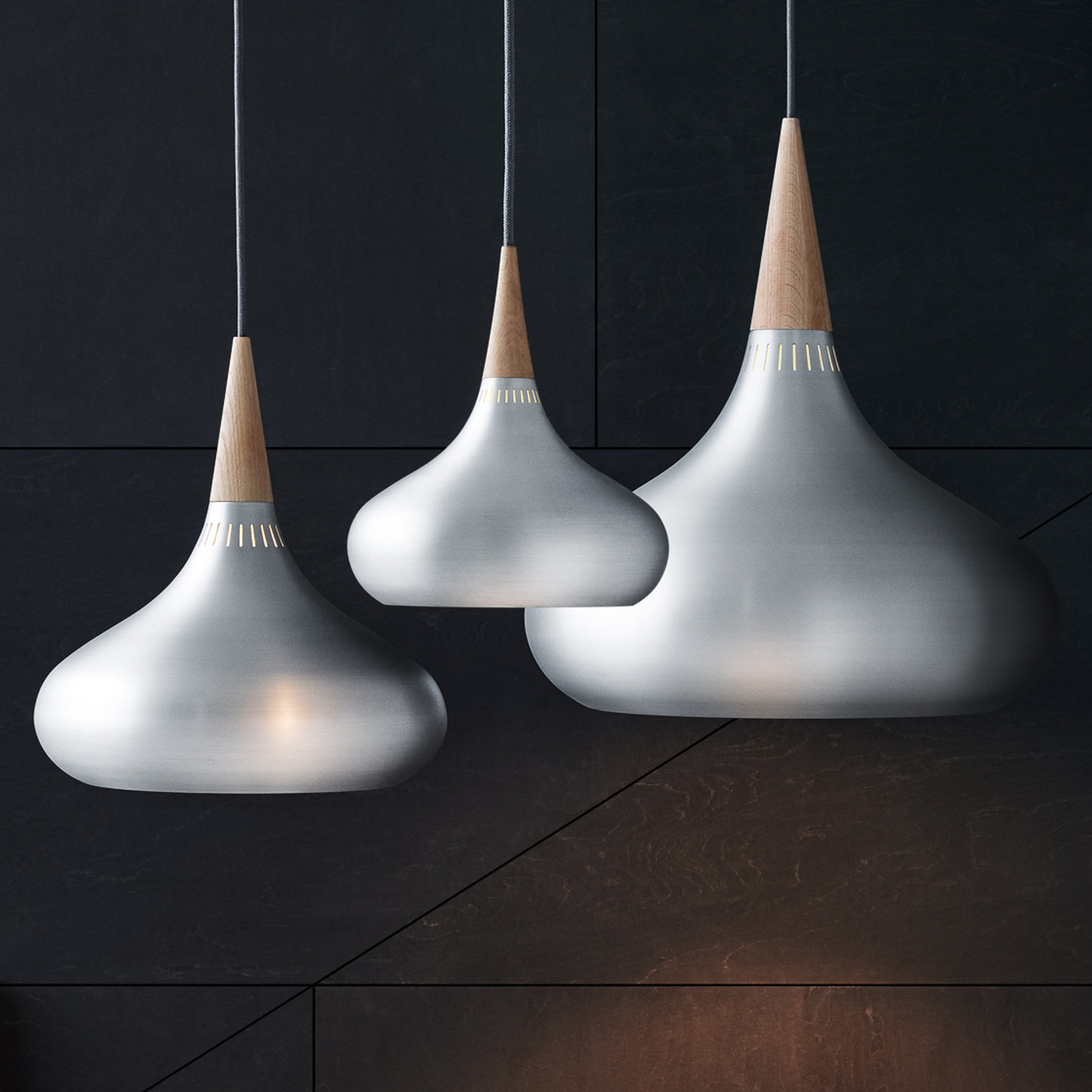 FRITZ HANSEN Orient pendant light aluminium/oak