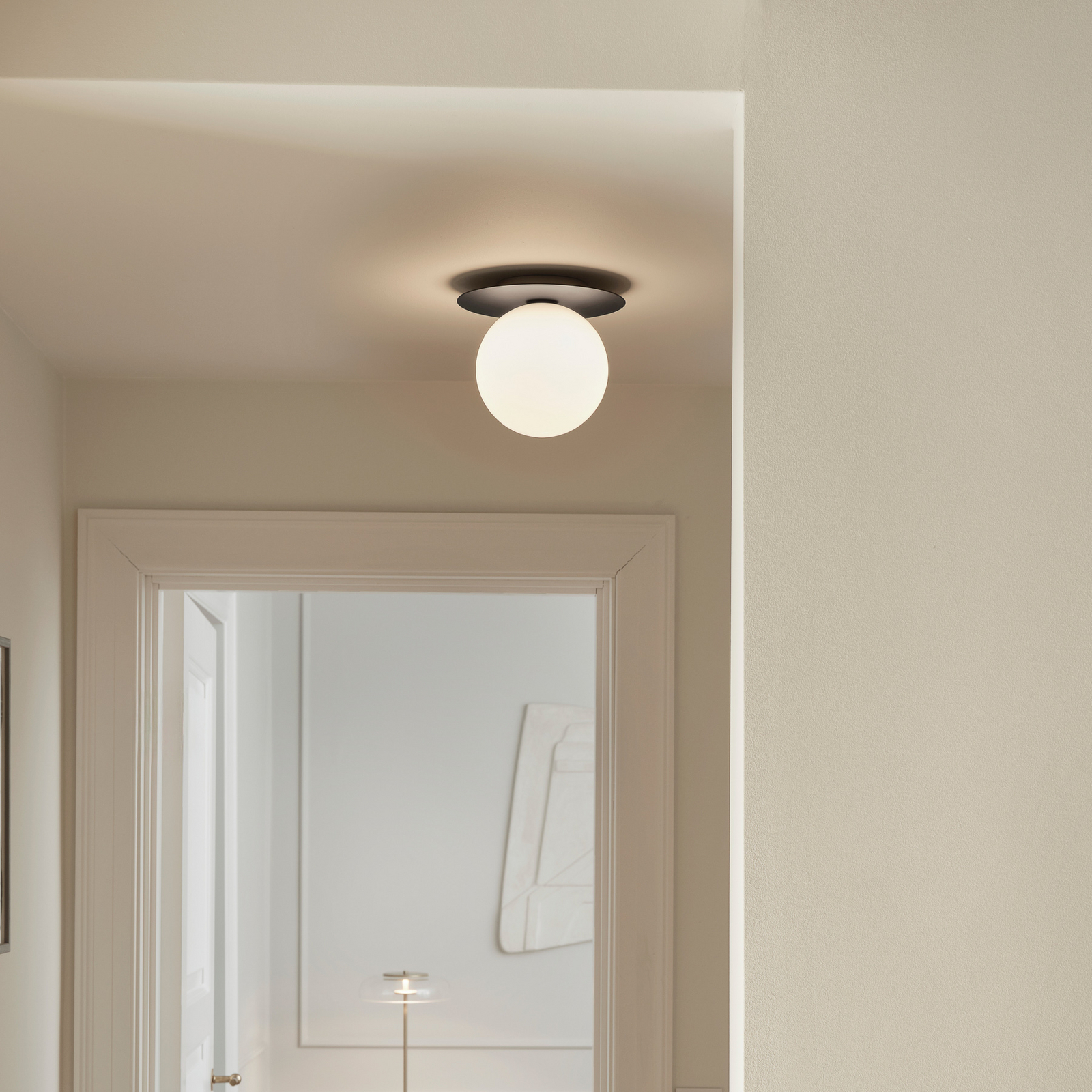 Liila 1 Seinä-/Kattovalaisin IP44 Large Black/Opal - Nuura