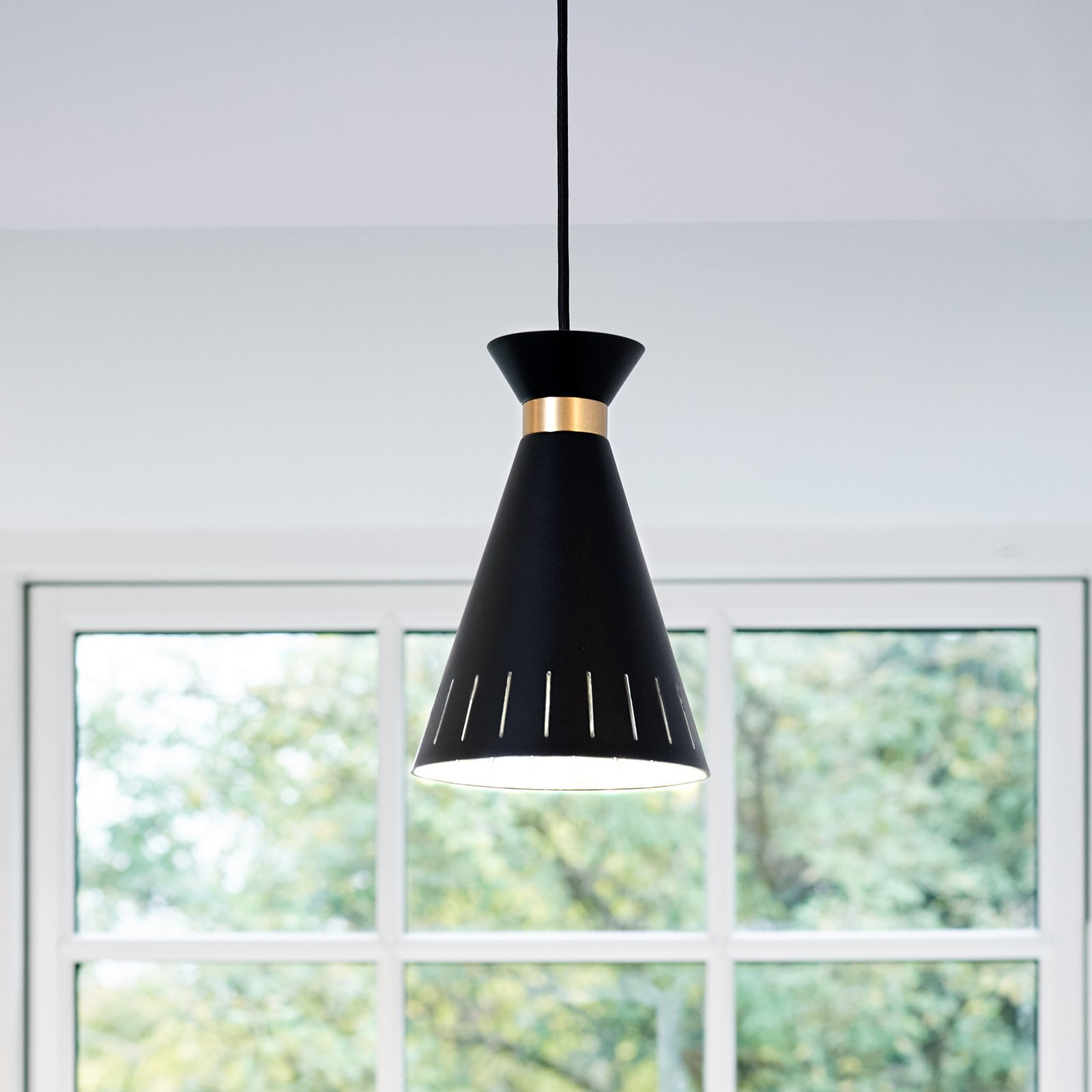 Cone pendant light, black, Ø 16 cm - Warm Nordic