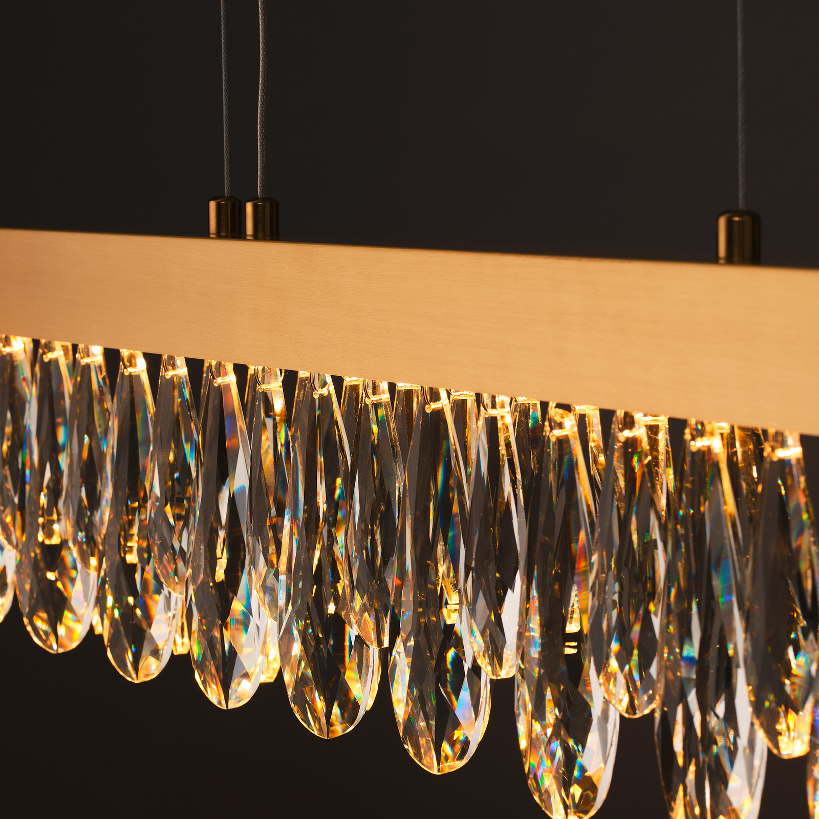 LED висяща лампа Celestia, дължина 110 cm, месинг цвят, кристал