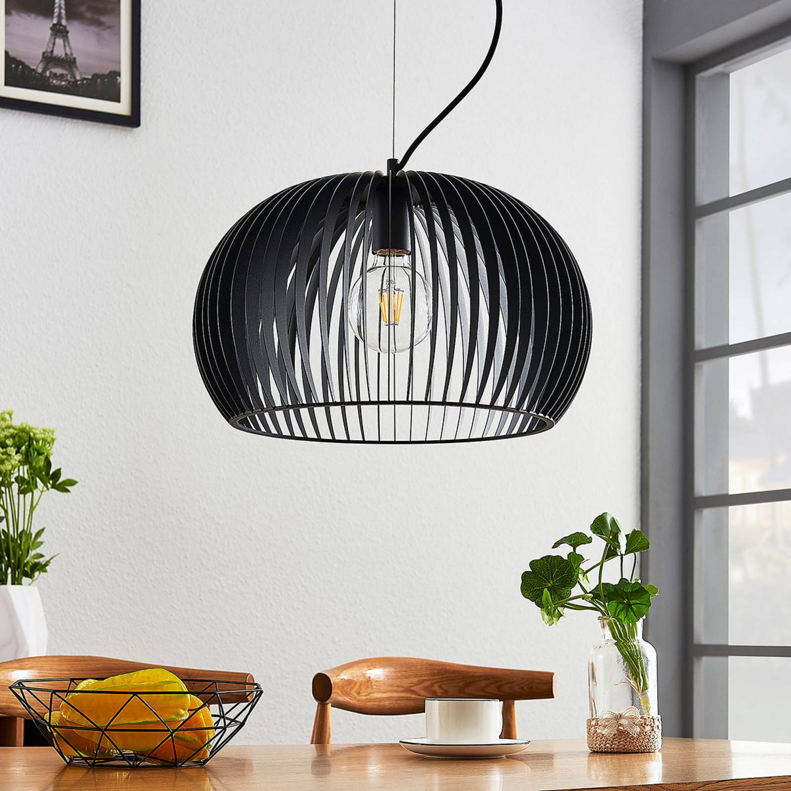 Lampa wisząca Jusra z czarnego metalu, 1-punktowa.