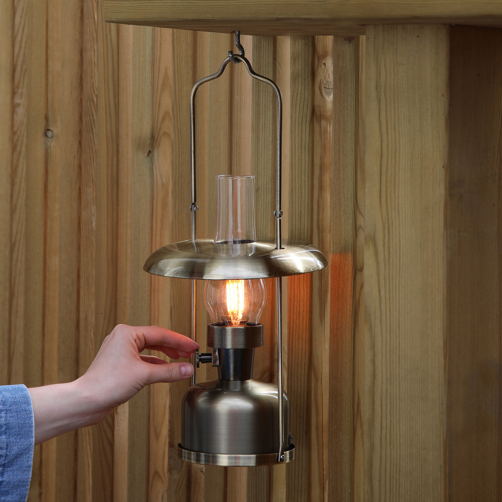 Markslöjd LED-batteridriven bordslampa Fanos, mässing, dimbar, IP44 Markslöjd LED-batteridriven bordslampa Fanos, mässing, dimbar, IP44