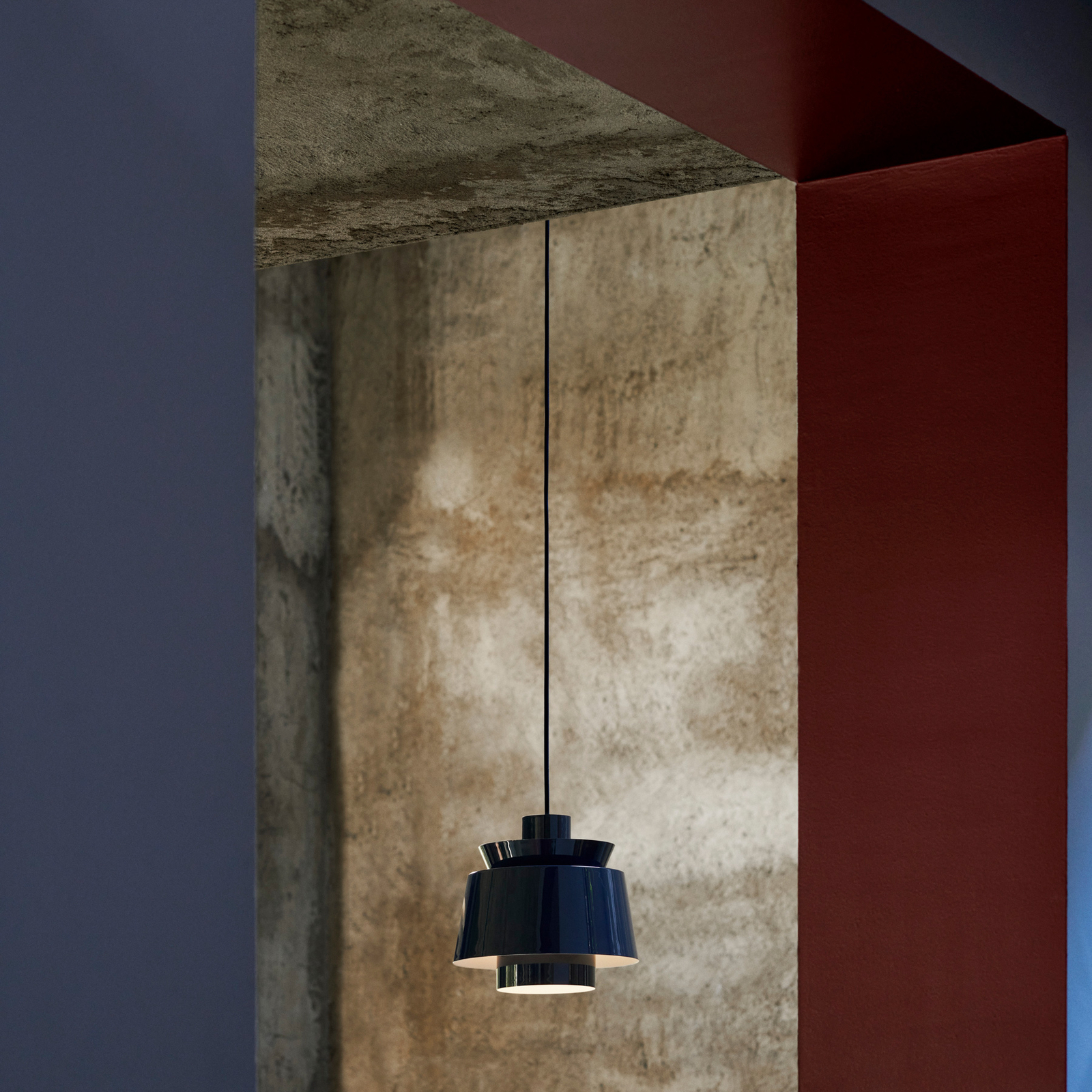 &Традиционна висяща лампа Utzon JU1, Ø 22 cm, стоманено синя