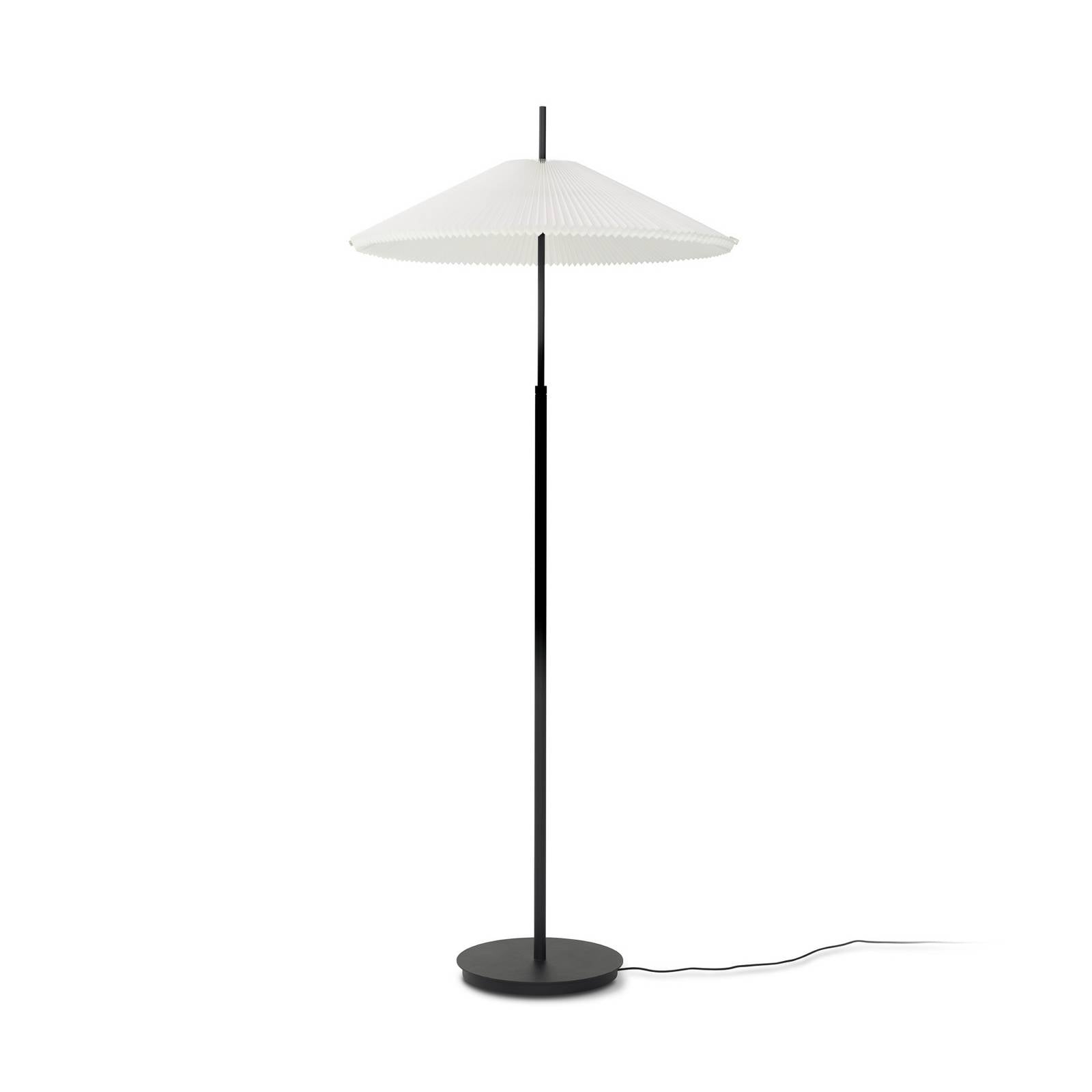 New Works LED-Stehlampe Nebra, schwarz/weiß, 150 cm, Textil