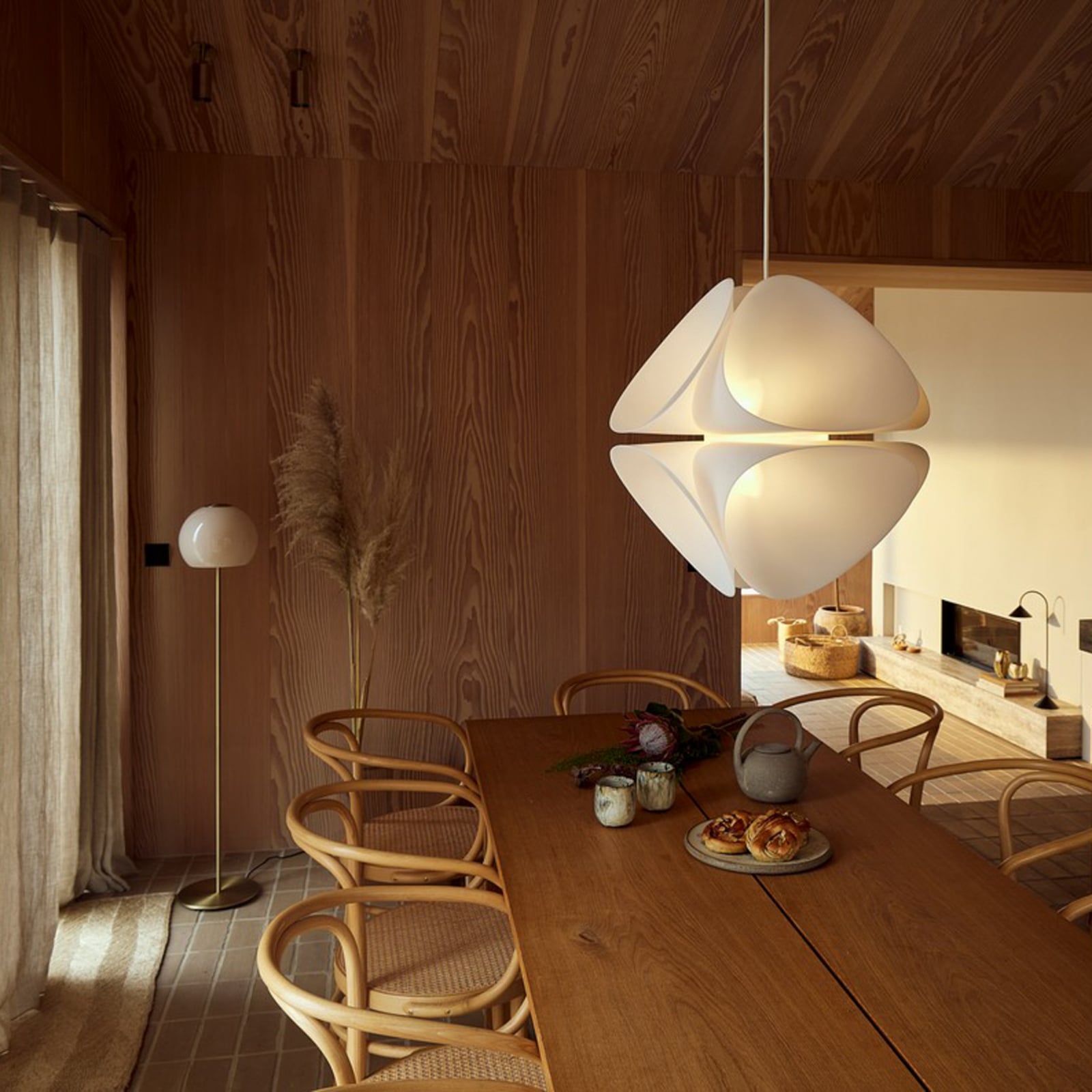 FRANDSEN Závesné svietidlo Nova, opálově bílé, Ø 52 cm, E14