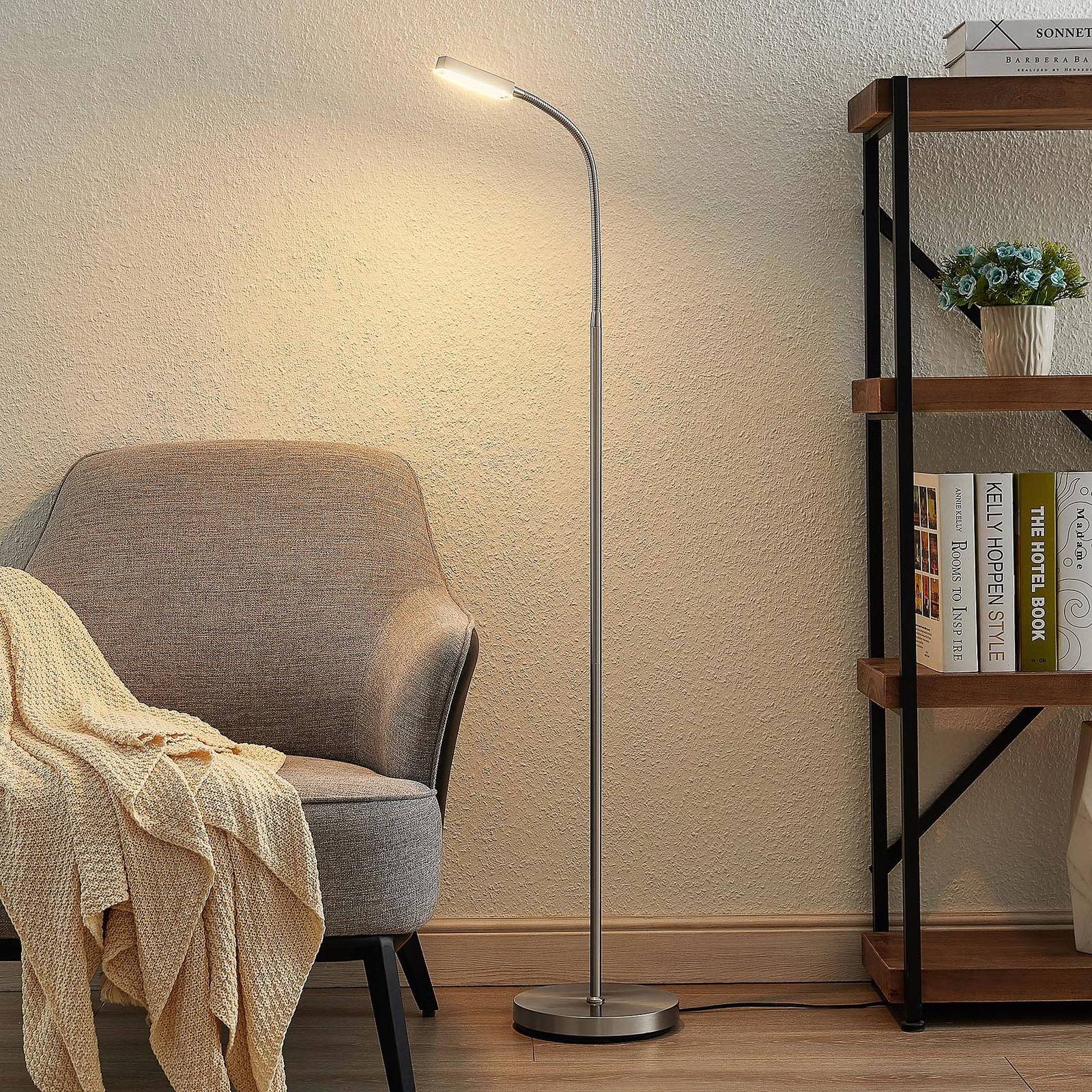 Lindby Hizuma LED-golvlampa i nickel