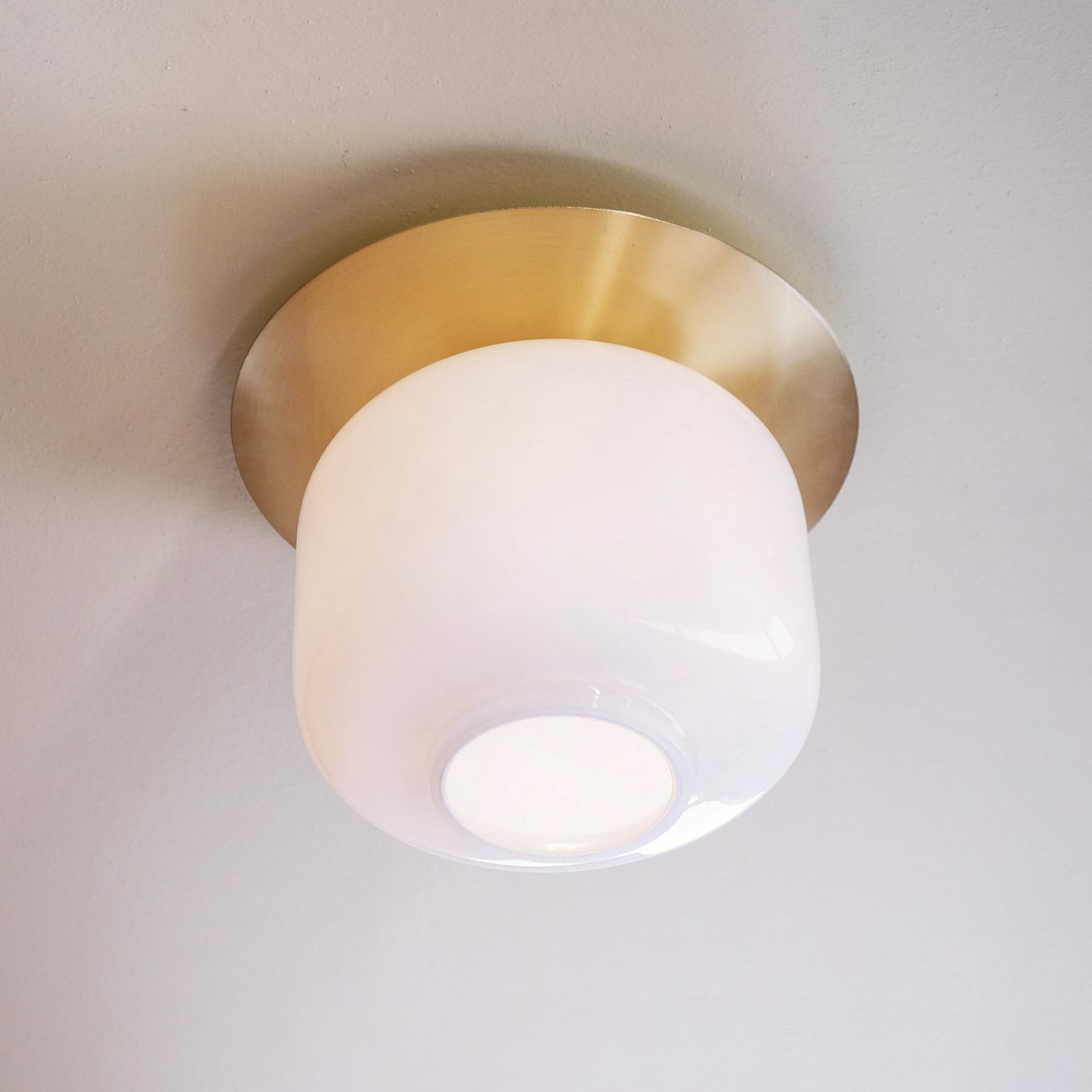 Dyberg Larsen Arp ceiling lamp, brass-coloured, Ø 25 cm