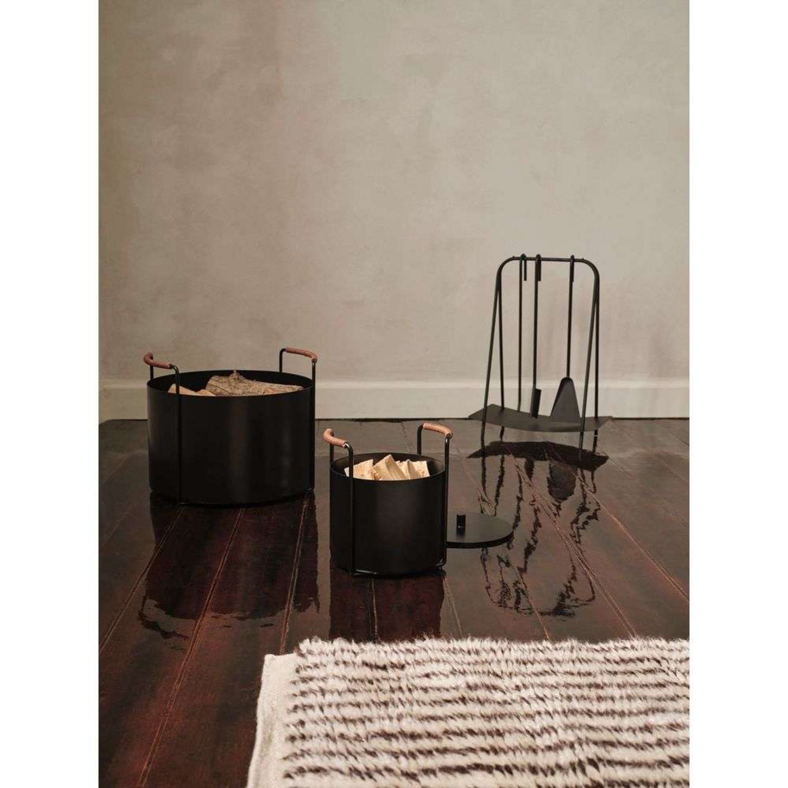 Port Firewood Bucket Negru - Ferm Living