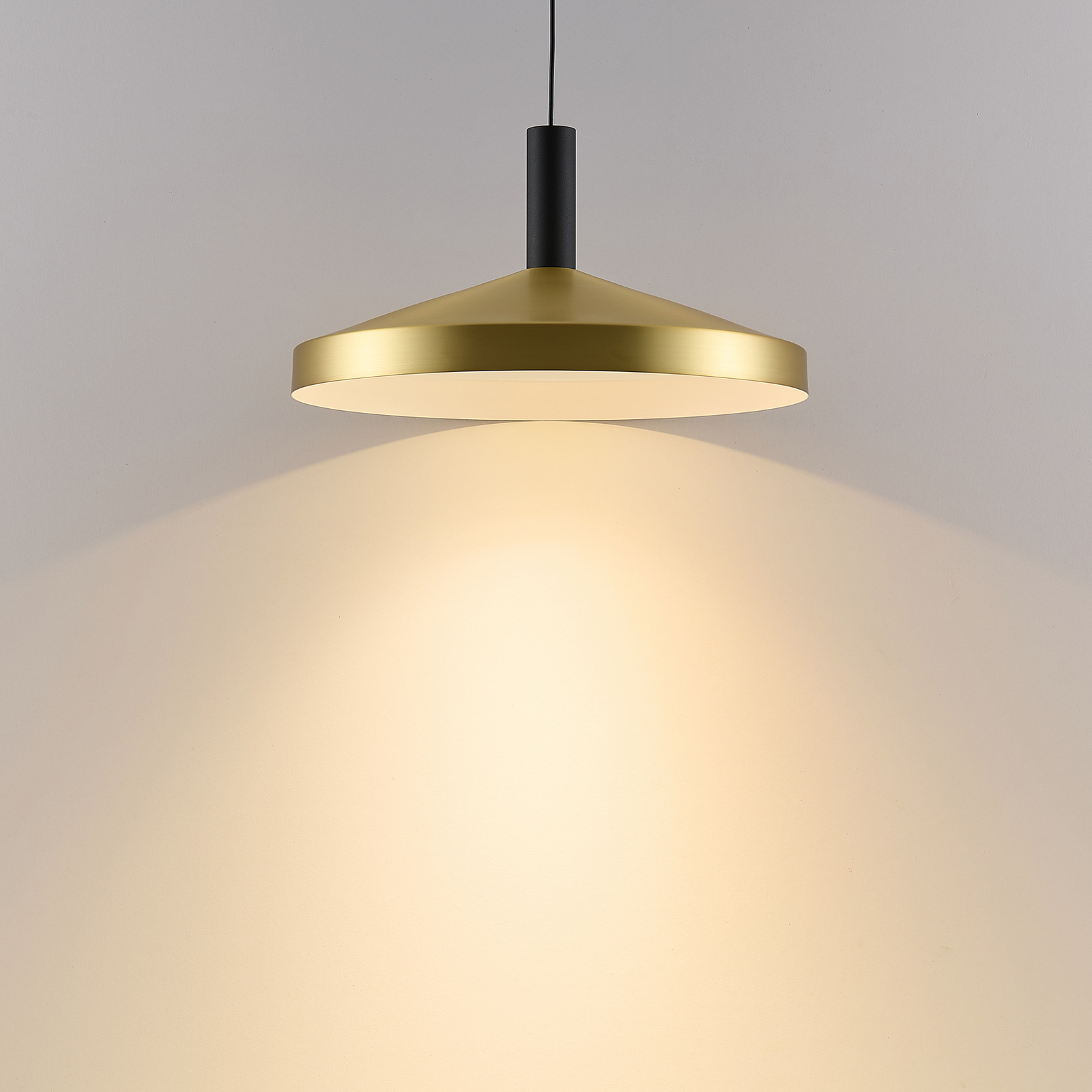 LORA III LED pendant light, brass, Ø 36 cm, dimmable, 40° CCT