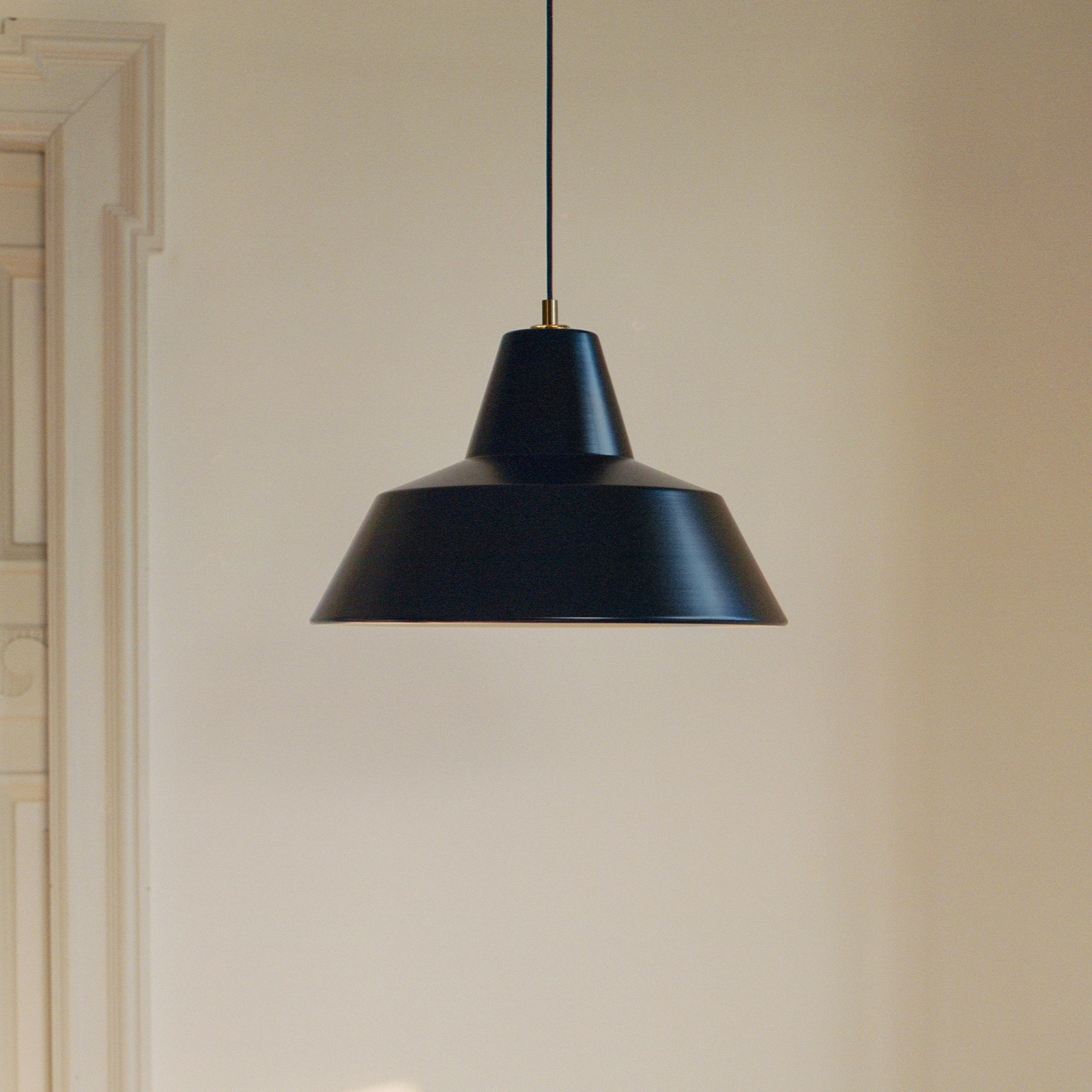 Workshop W4 Pendelleuchte, matt schwarz, E27 - Made By Hand Workshop W4 Pendelleuchte, matt schwarz, E27 - Made By Hand