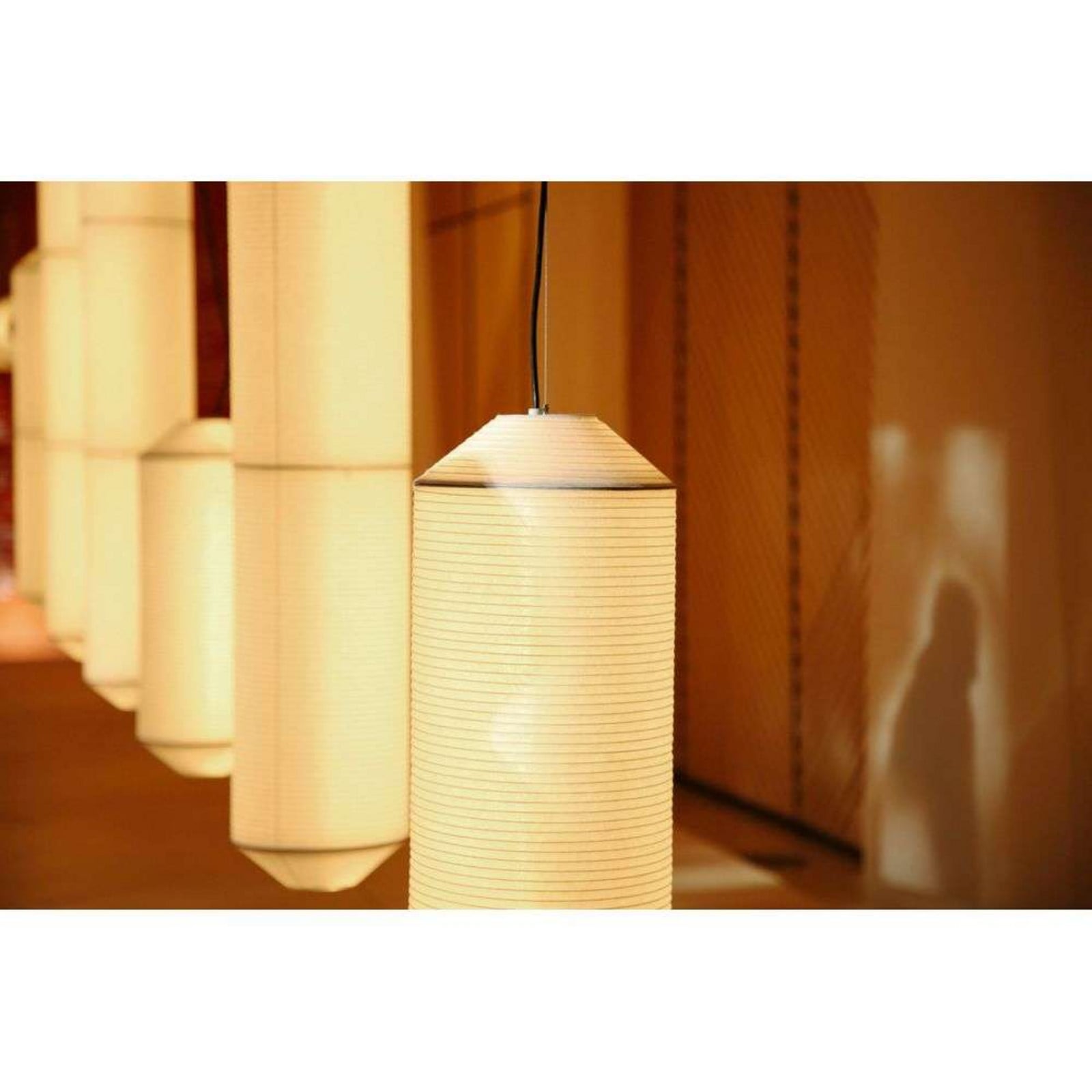 Tekiò Vertical P4 LED-hængelampe, højde 226 cm Santa & Cole - Stue - Metal