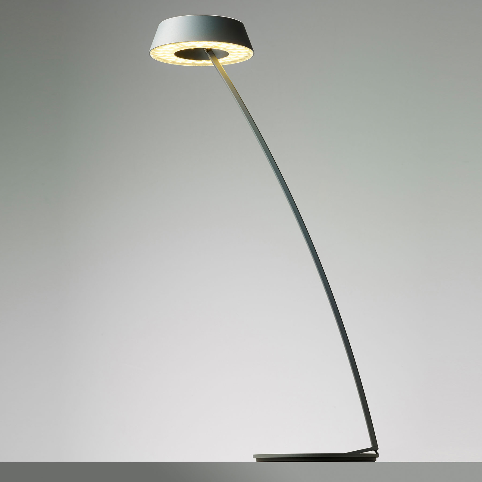 OLIGO Glance LED-bordlampe buet mat grå