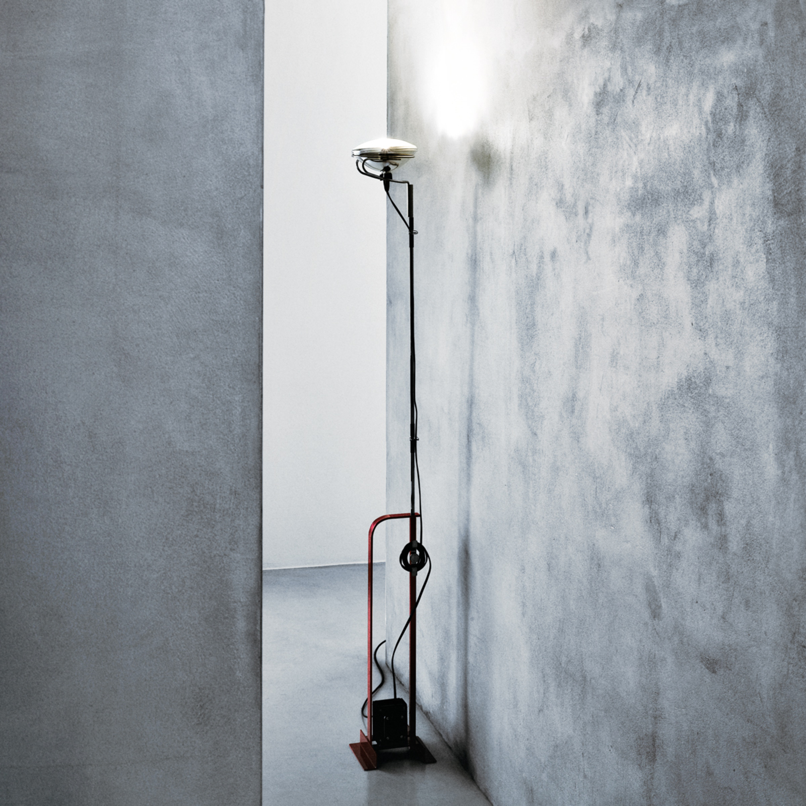 FLOS Toio - Industriedesign-Stehleuchte