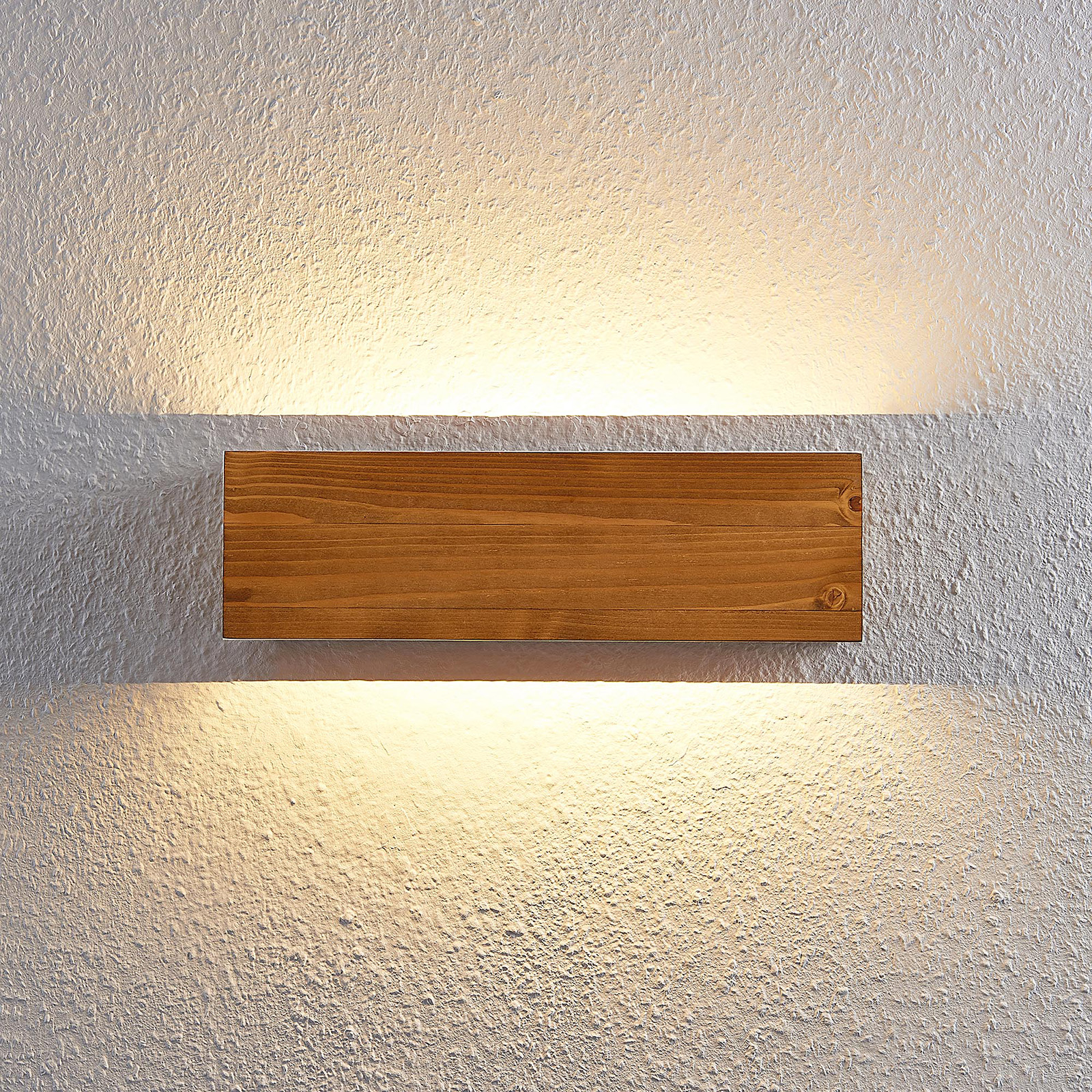 Lindby Benicio houten LED wandlamp, hoekig, 37 cm