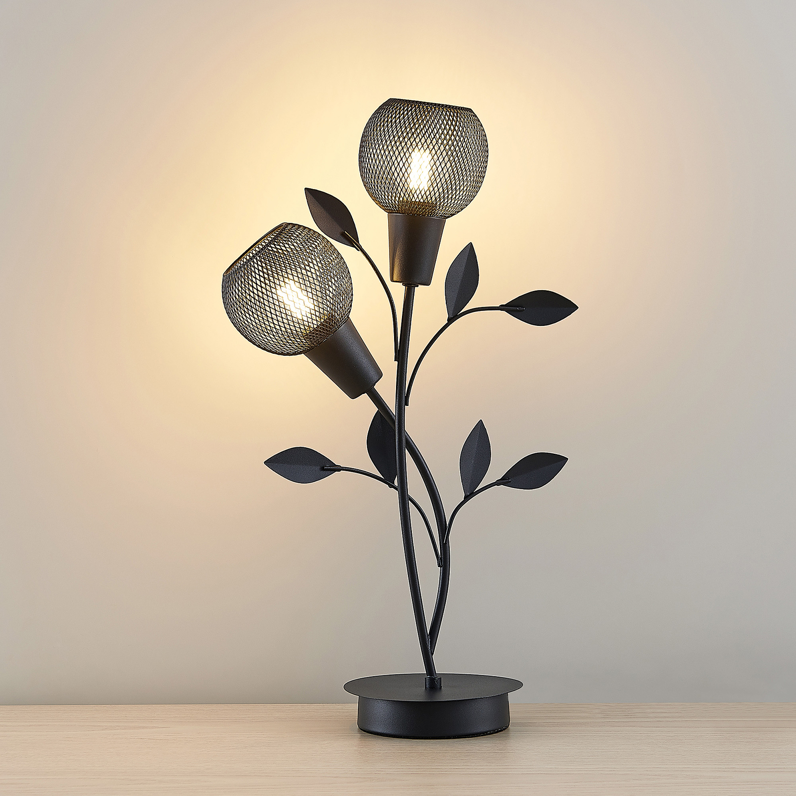 Lindby Kanye Florentine table lamp, two-bulb