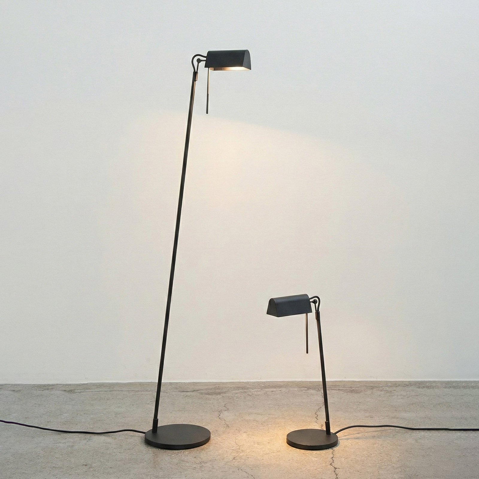 BLACK FOLD bordlampe, stål, sort, højde 44 cm, G9 – Serax