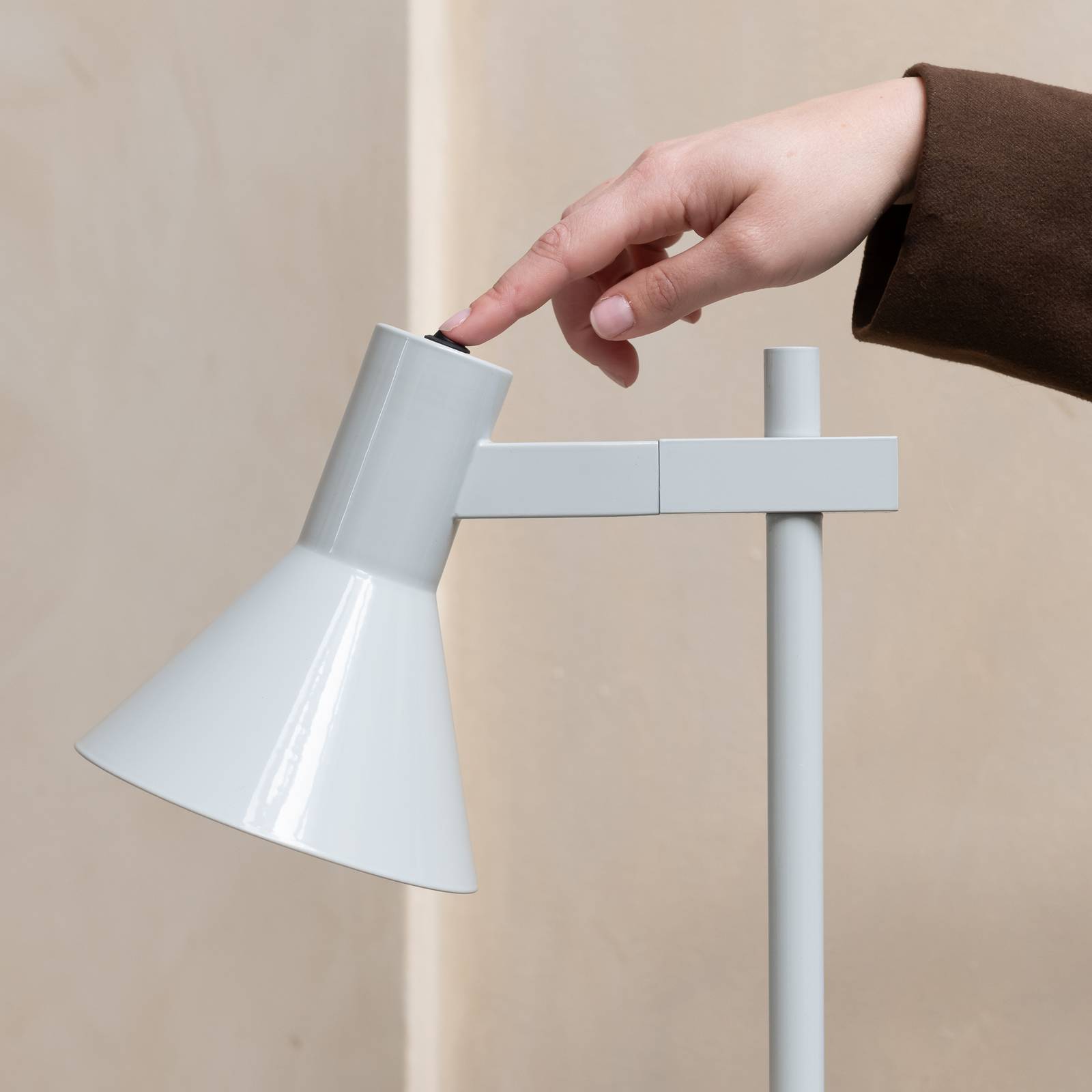 IT'S ABOUT ROMI lampa podłogowa Stavanger, jasnoszara, wysokość 146 cm