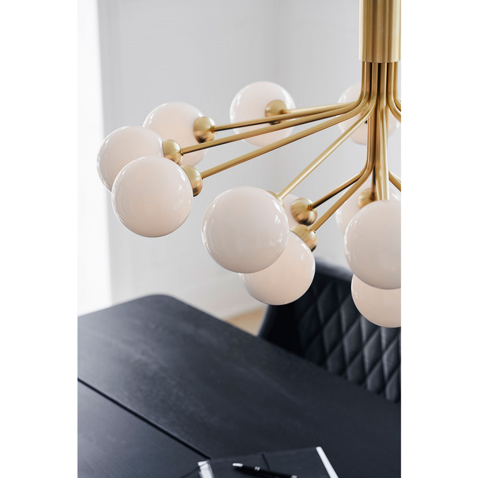 Apiales 18 Chandelier Brushed Brass/Opal White - Nuura