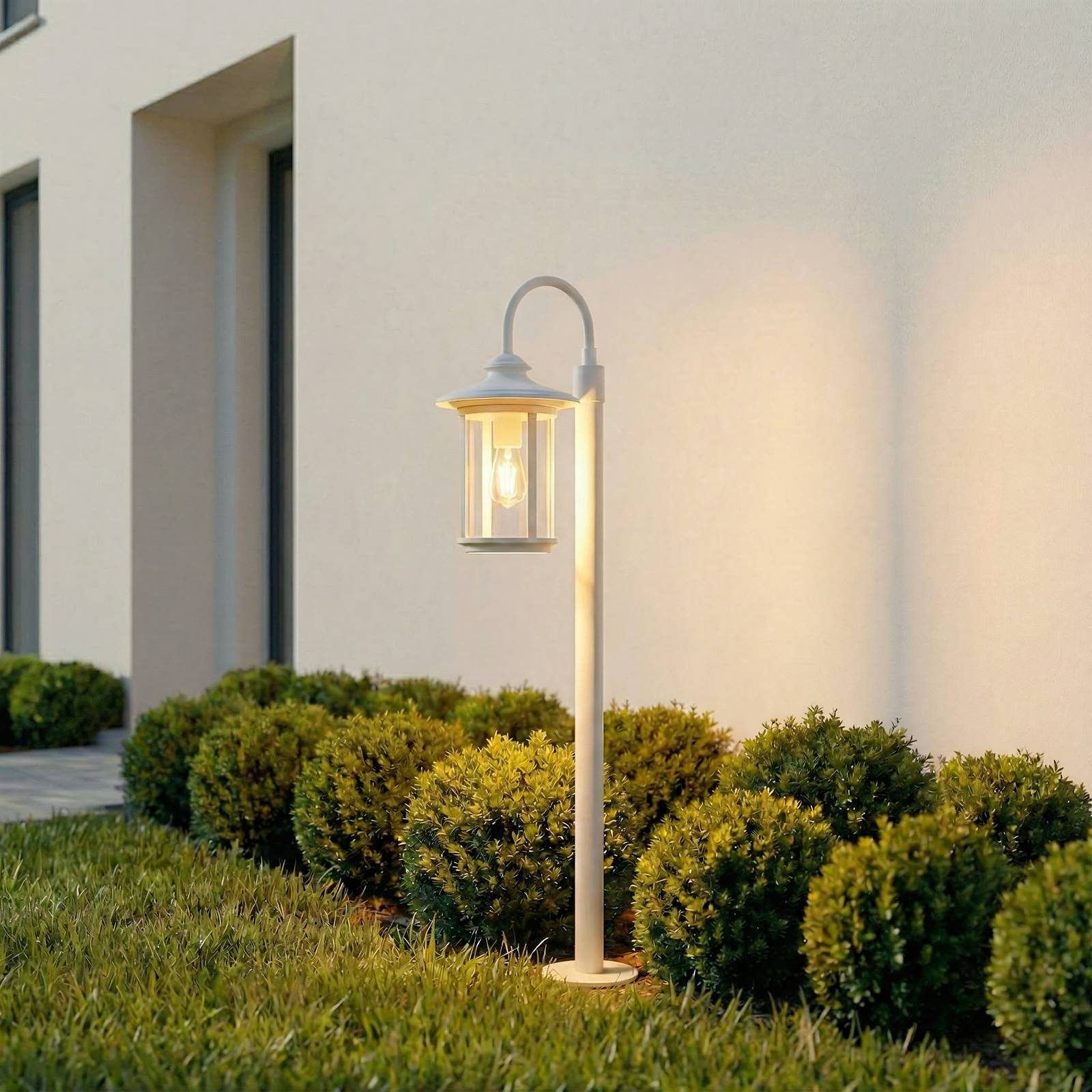 Lindby Wegeleuchte Zayn, weiß, Glas, Höhe 109 cm, IP65 günstig online kaufen