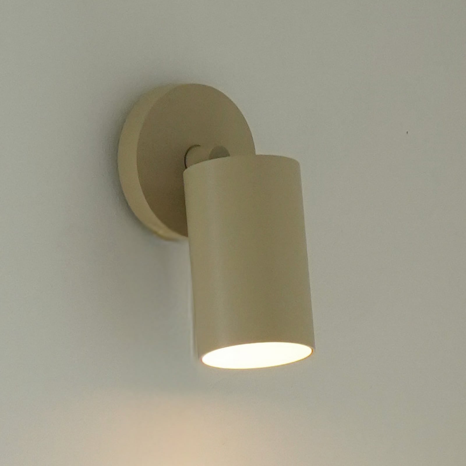 SpotOn Circle1 downlight, beige, høyde 13 cm, metall – Antidark - Stue - Moderne - Med en lyskilde