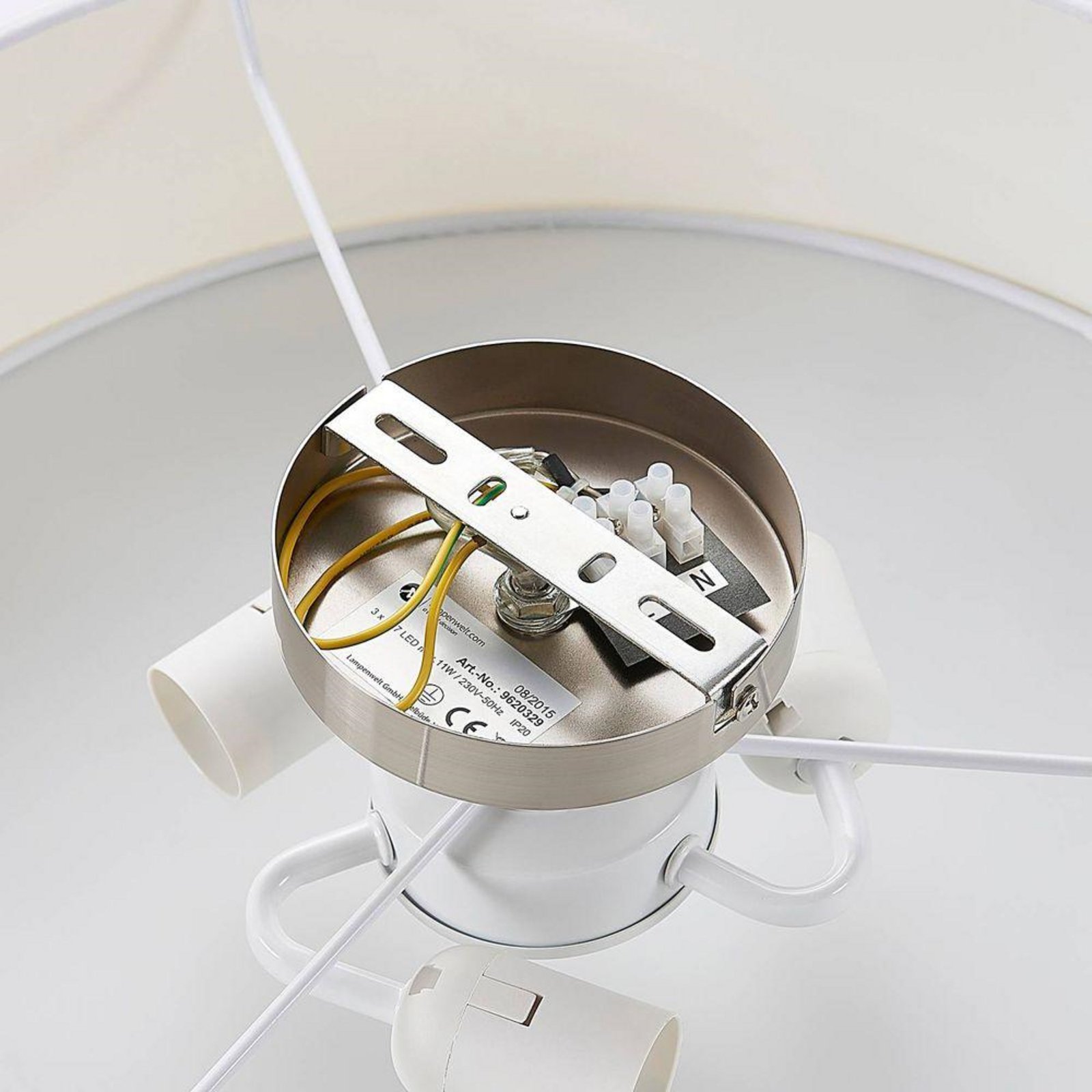 Lindby taklampa Sebatin, Ø 50 cm, vit, tyg, E27