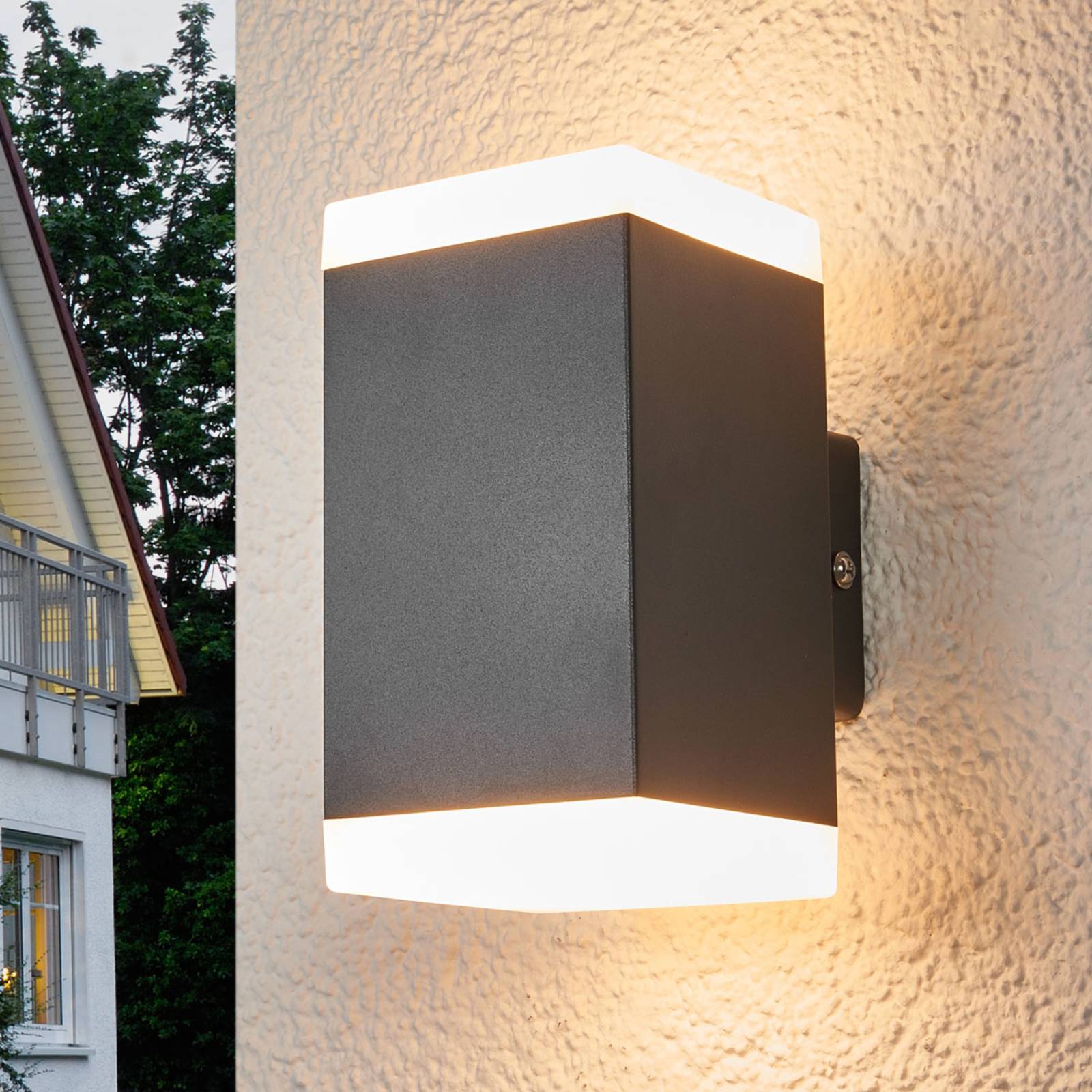 Lindby Hedda hranaté LED venkovní nástěnné svítidlo