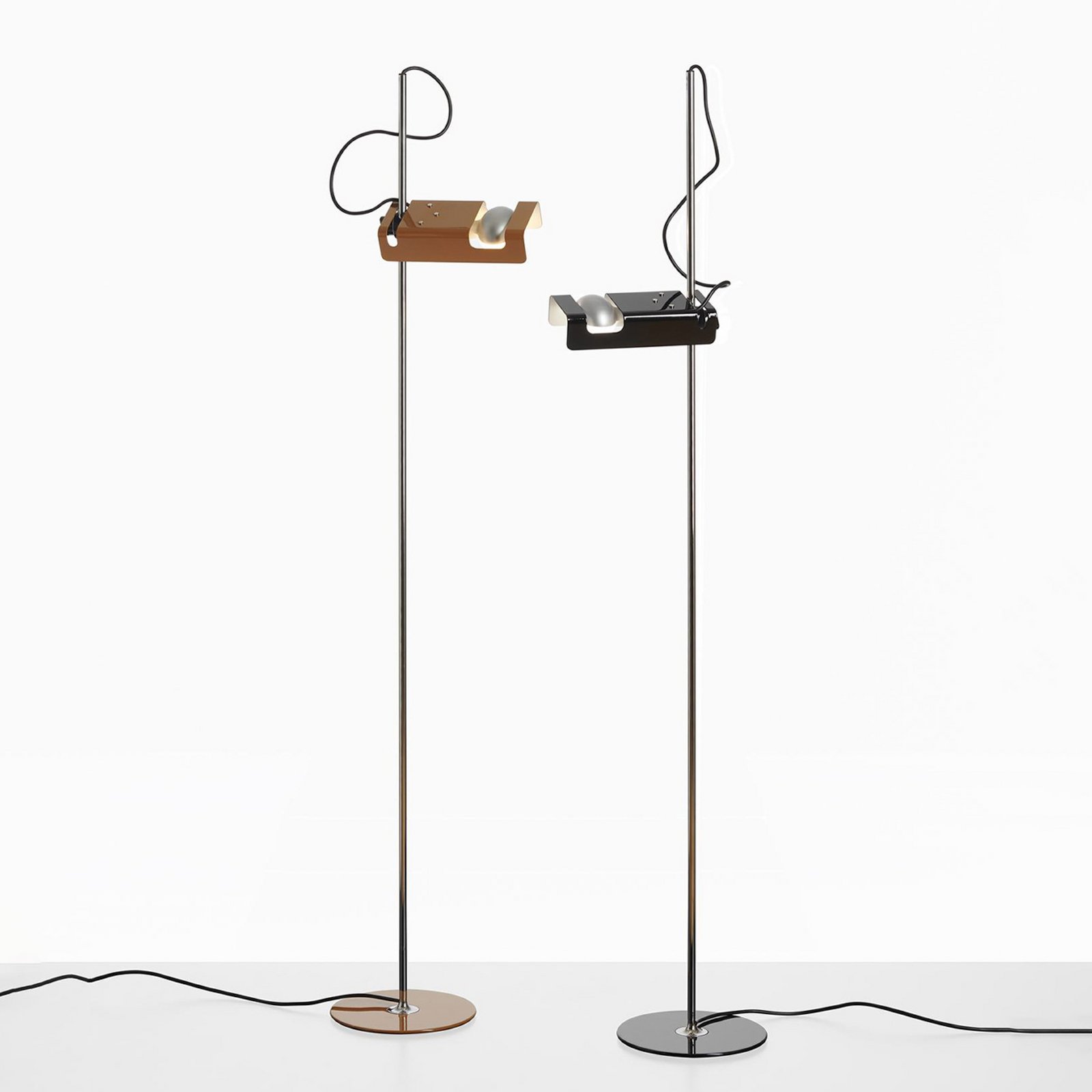 Oluce Spider floor lamp, black/chrome, metal, aluminium