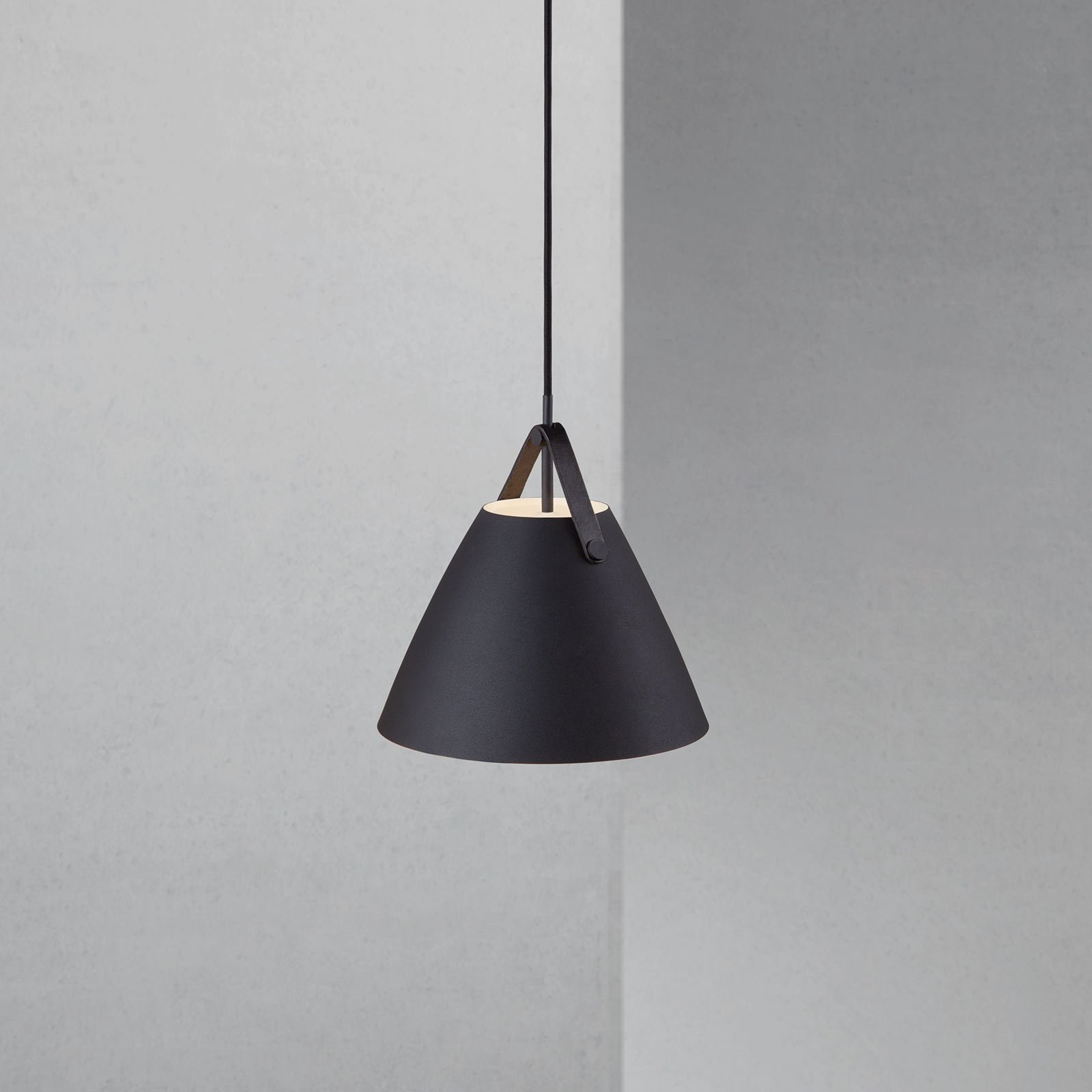 Strap 27 Pendant Black - DFTP