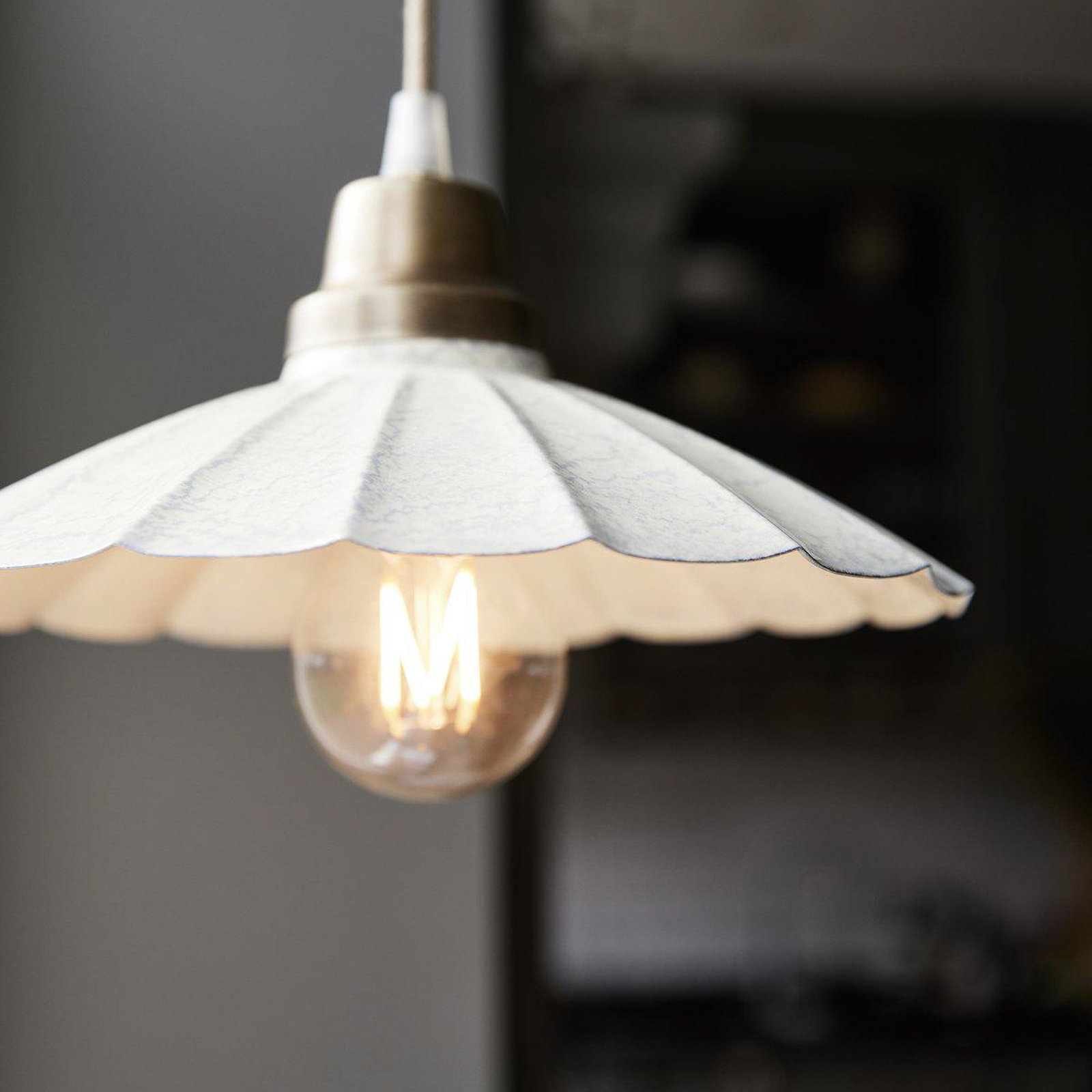 PR Home pendant light Ester, offwhite, Ø 24 cm, iron plug