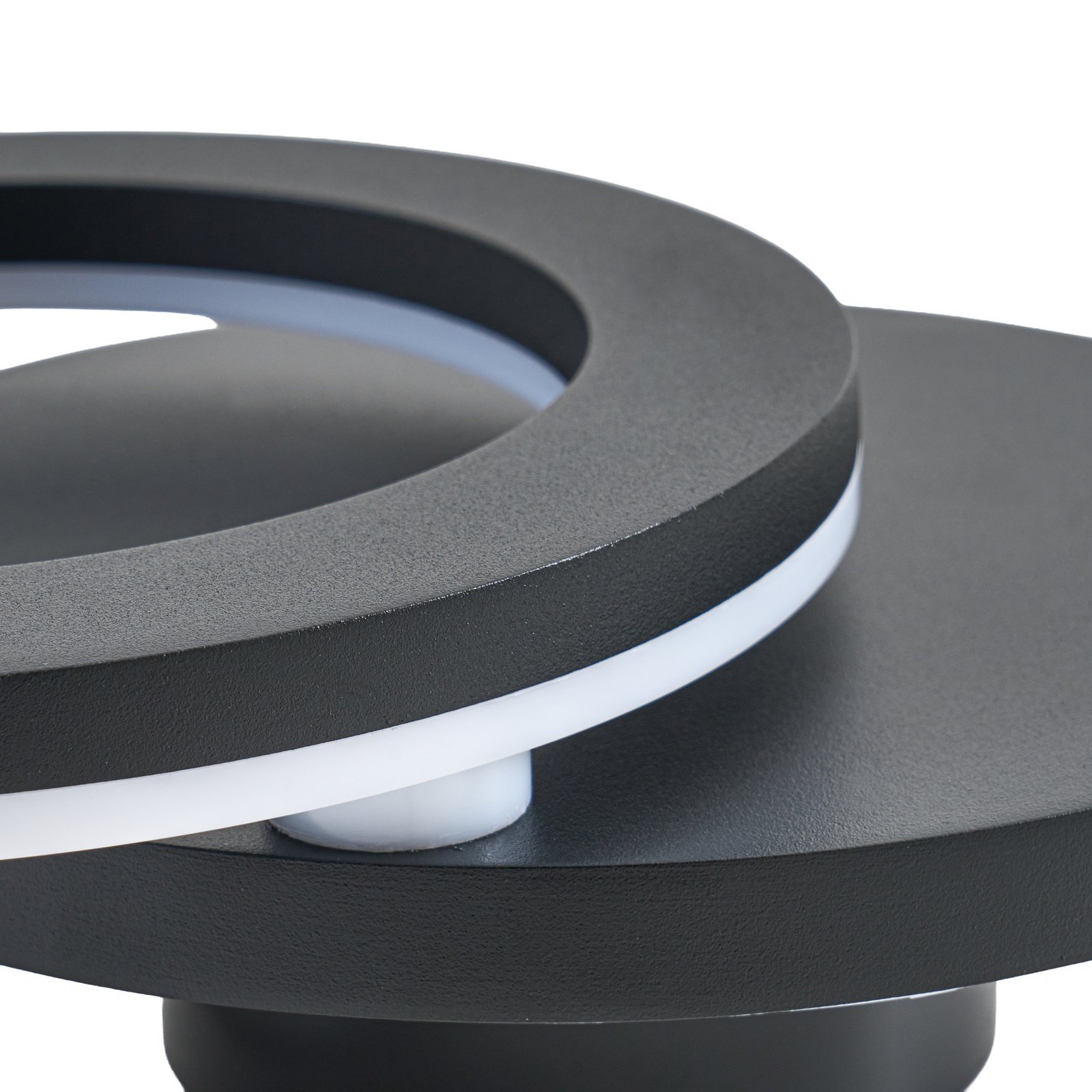 Ilveo LED-ulkoseinävalaisin, IP54, musta, liikkuva - Lindby Ilveo LED-ulkoseinävalaisin, IP54, musta, liikkuva - Lindby