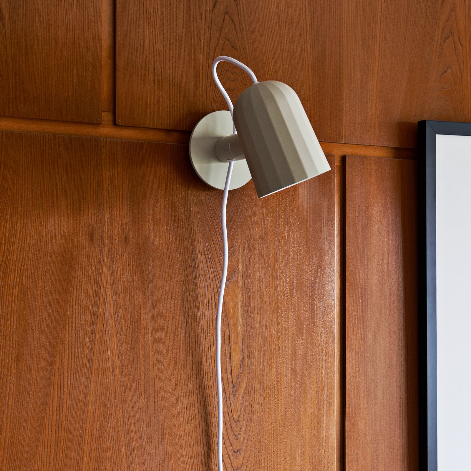 Noc wall light, beige, UK plug, aluminium, adjustable - HAY Noc wall light, beige, UK plug, aluminium, adjustable - HAY