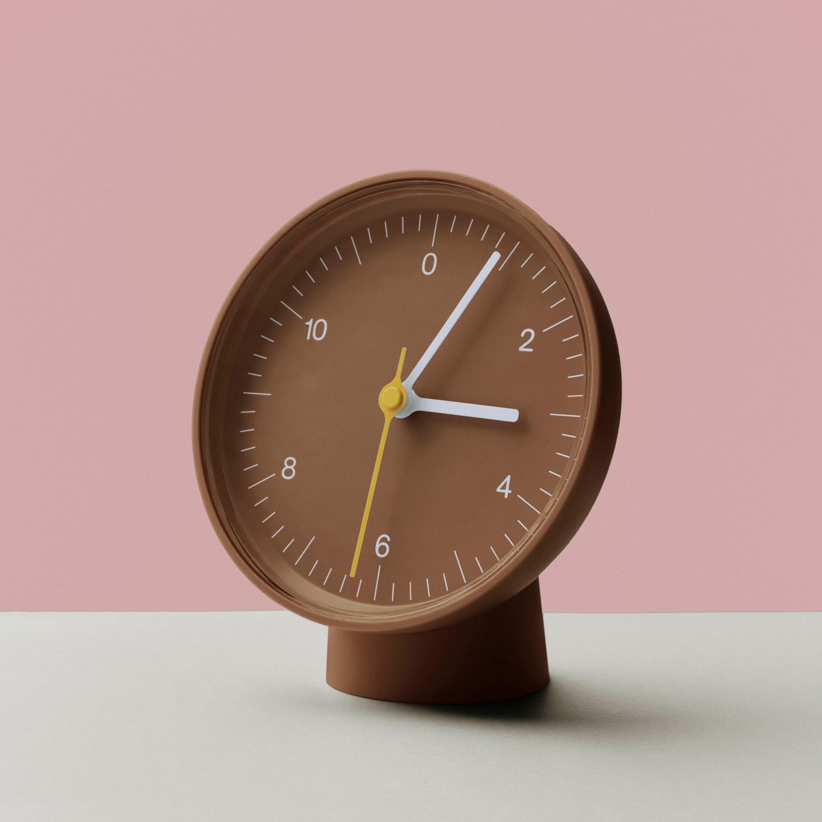 Table Clock Tischuhr braun Kunststoff Höhe 14 cm - HAY