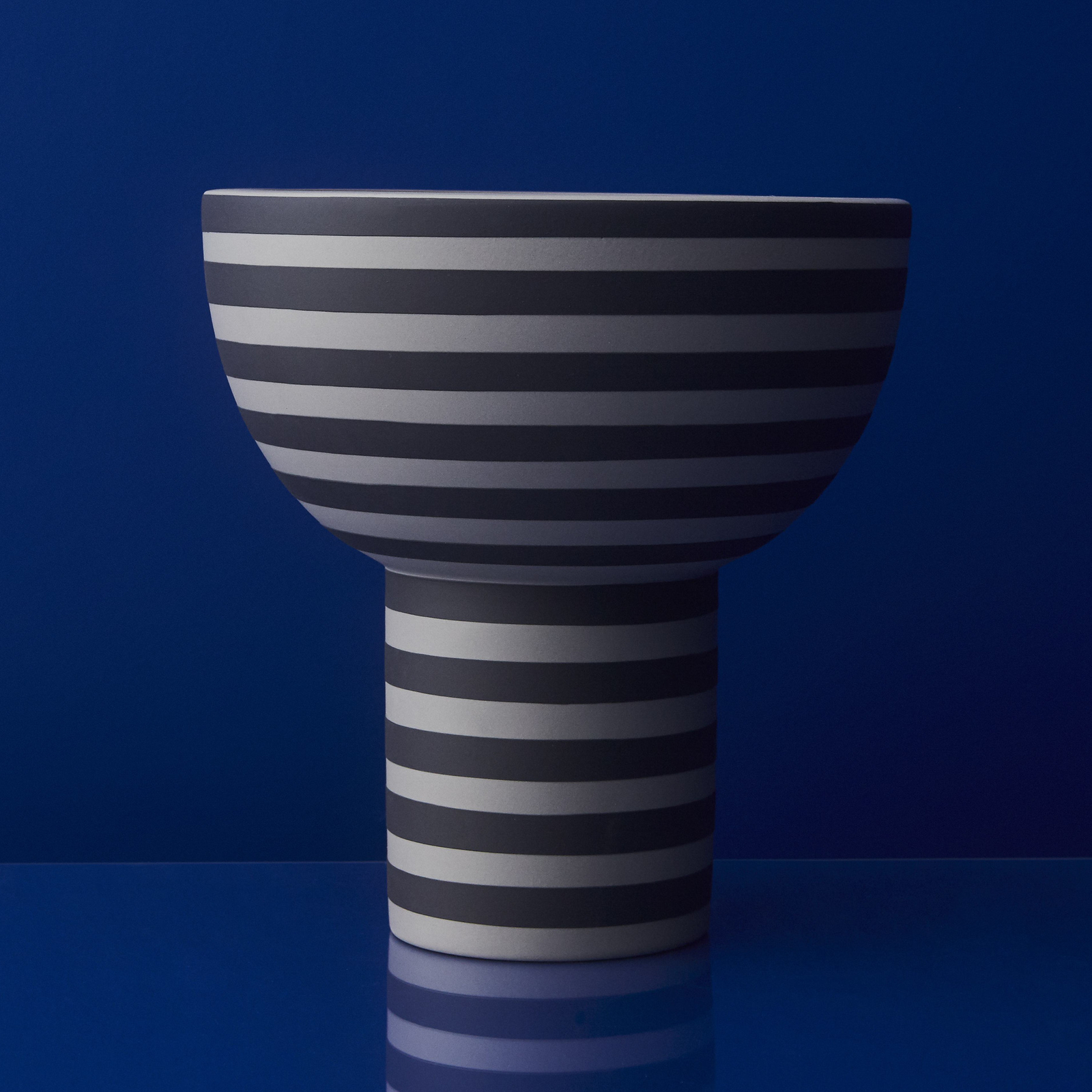 Vaso AYTM Varia, nero, Ø 23 cm, altezza 24 cm, ceramica