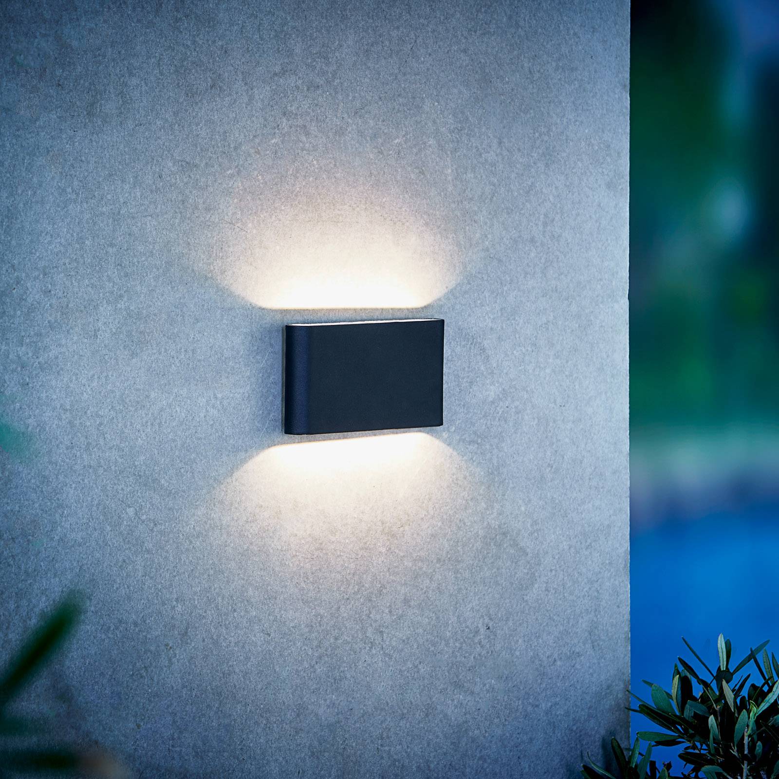 Levně LED venkovní světlo Kinver plochý tvar, černá