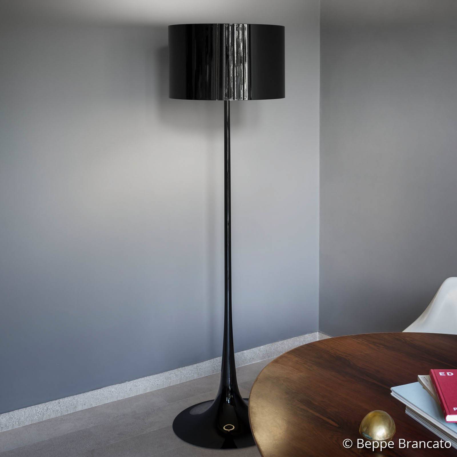 FLOS Spun Light F - czarna lampa stojąca