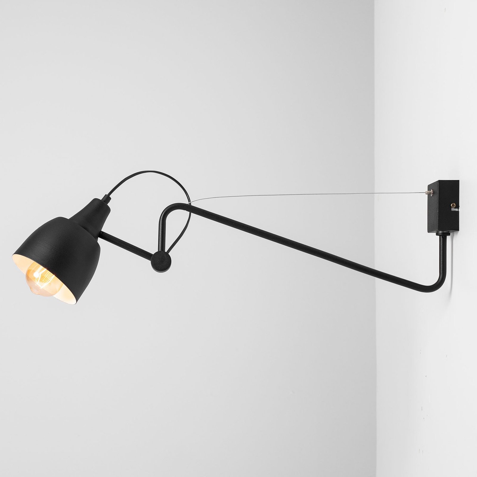 1031 wall light with cantilever arm, black