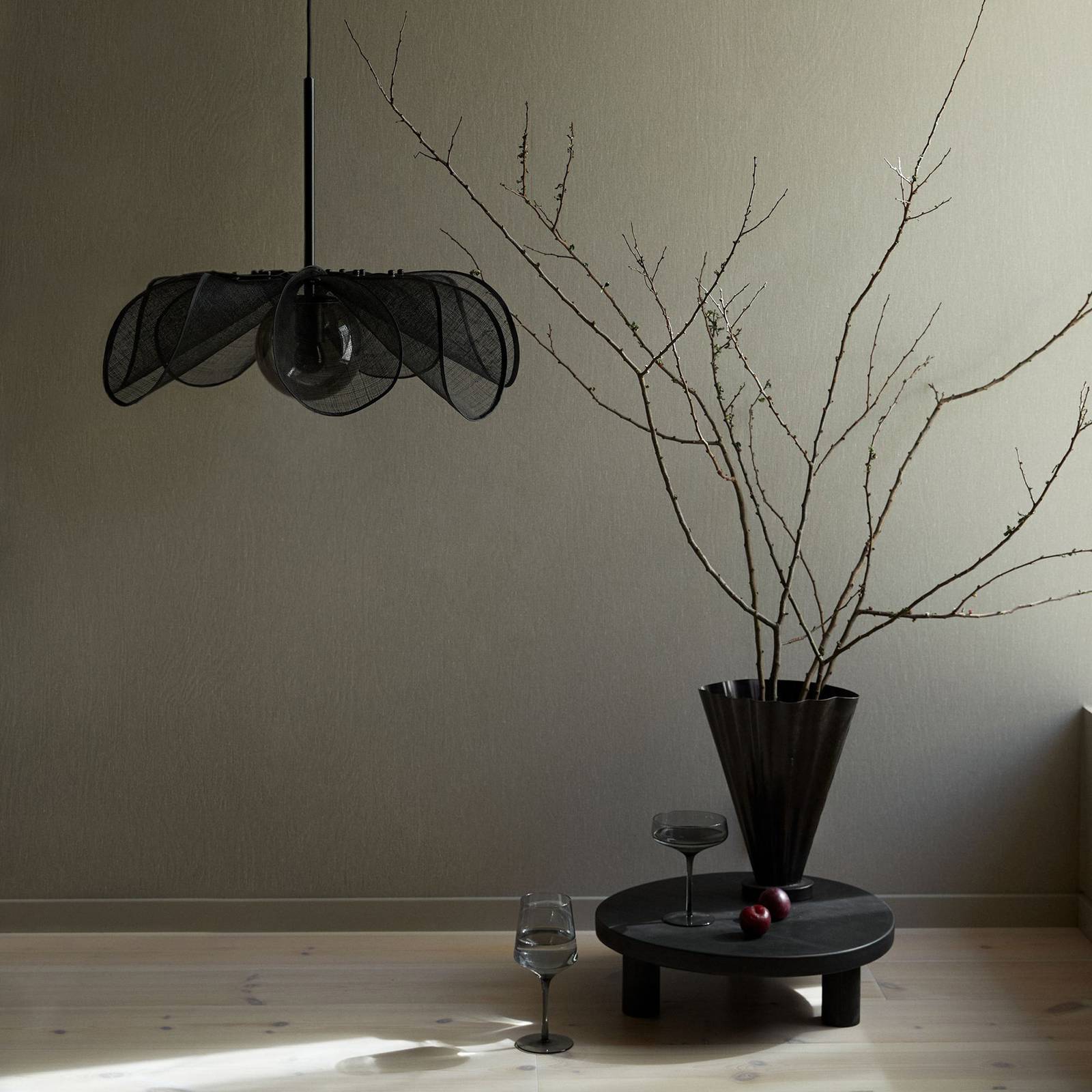 Hängeleuchte Styrka, Ø 63cm, schwarz/rauchgrau, Bananenfaser günstig online kaufen