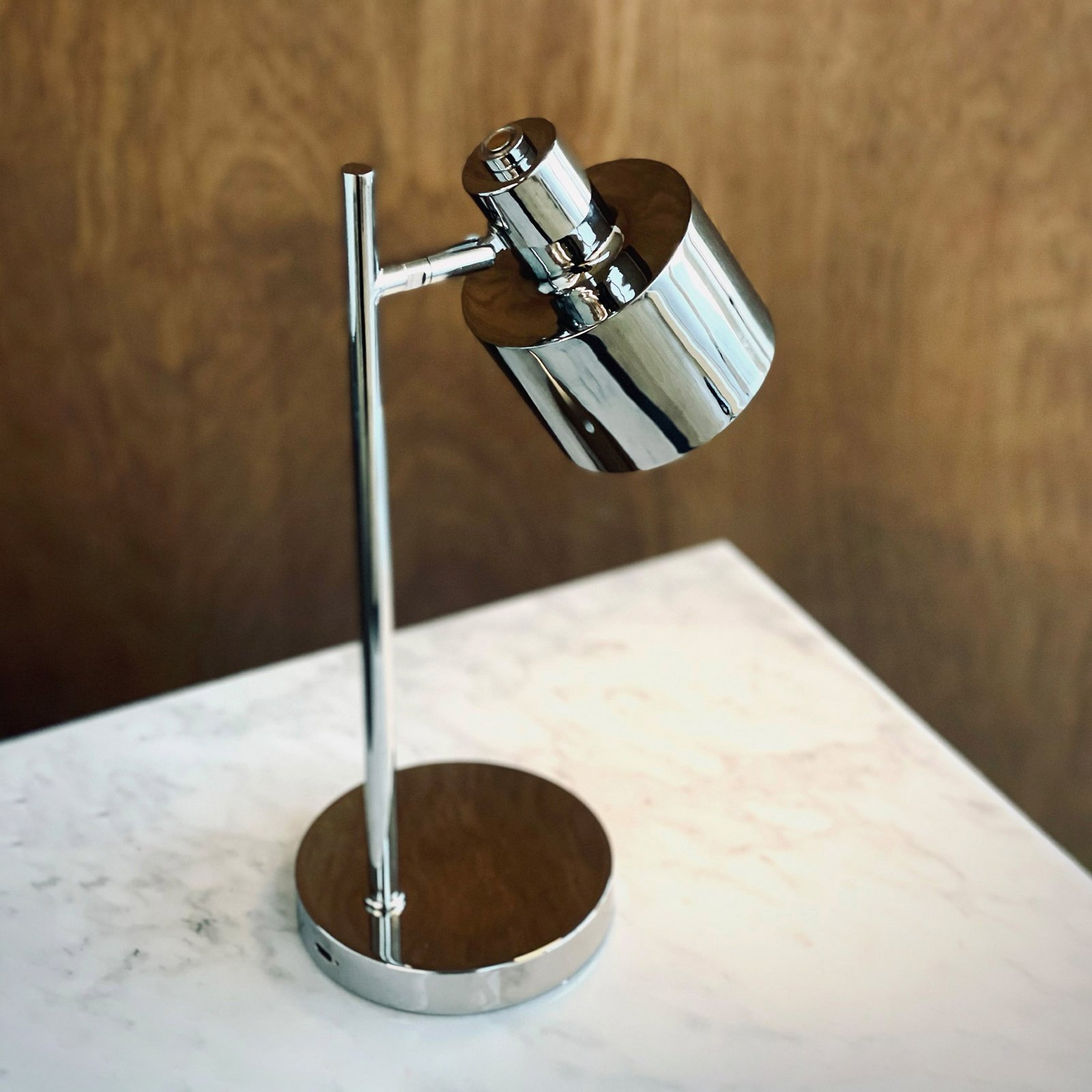 Dyberg Larsen LED akumuliatorinė stalo lempa „Ocean Mini“, chromo