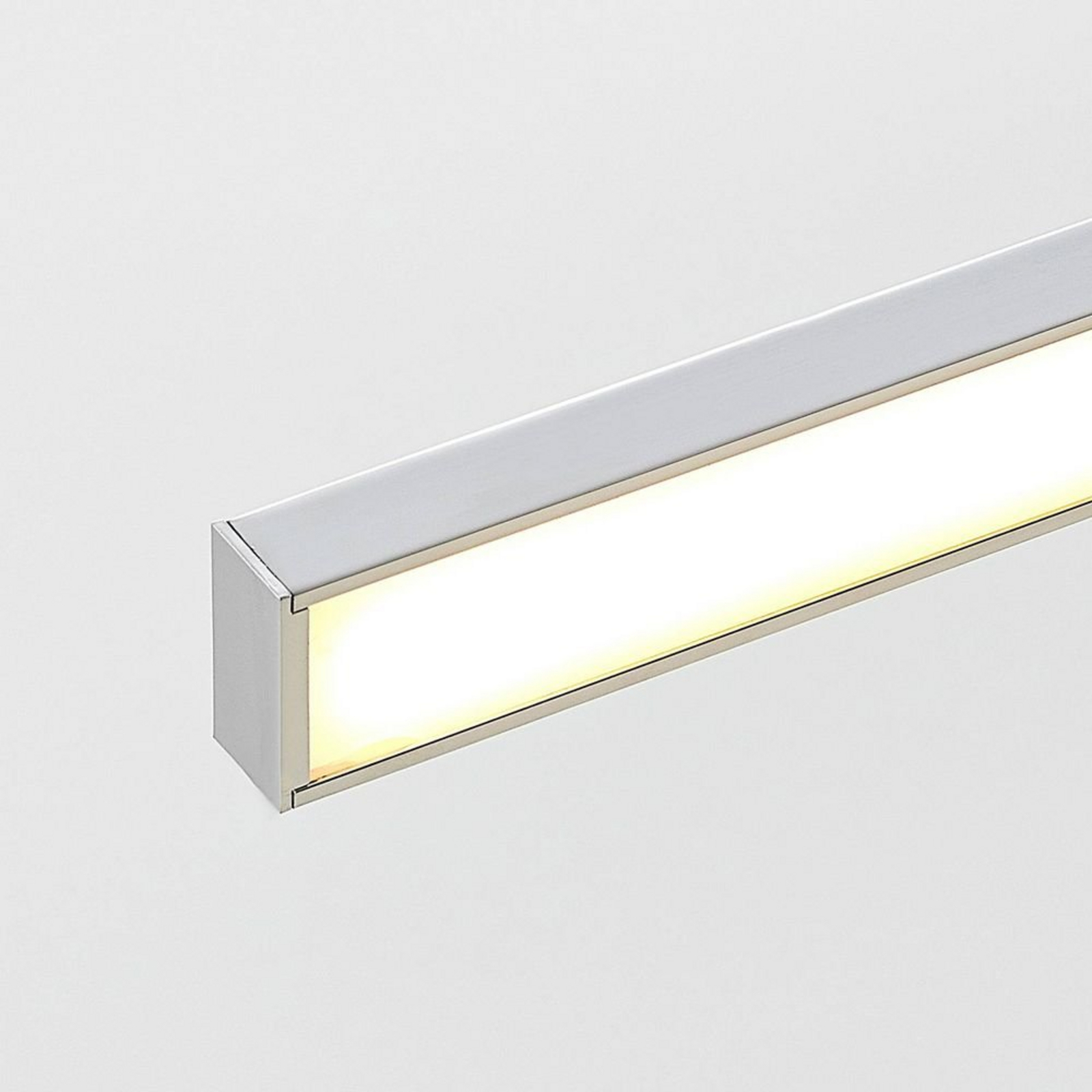 Jukka LED Candeeiro de Parede L120 White/Chrome - Lindby